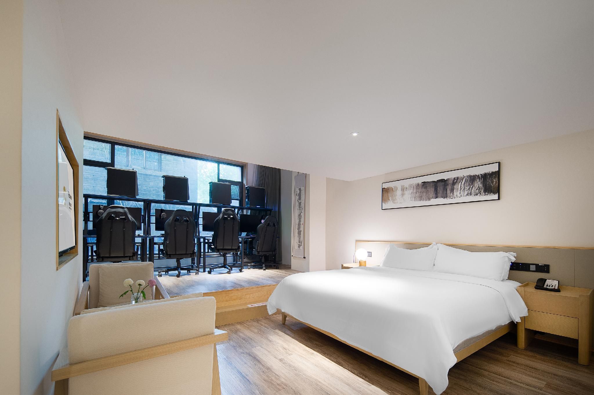 Rezen - Esports Quintuple Room