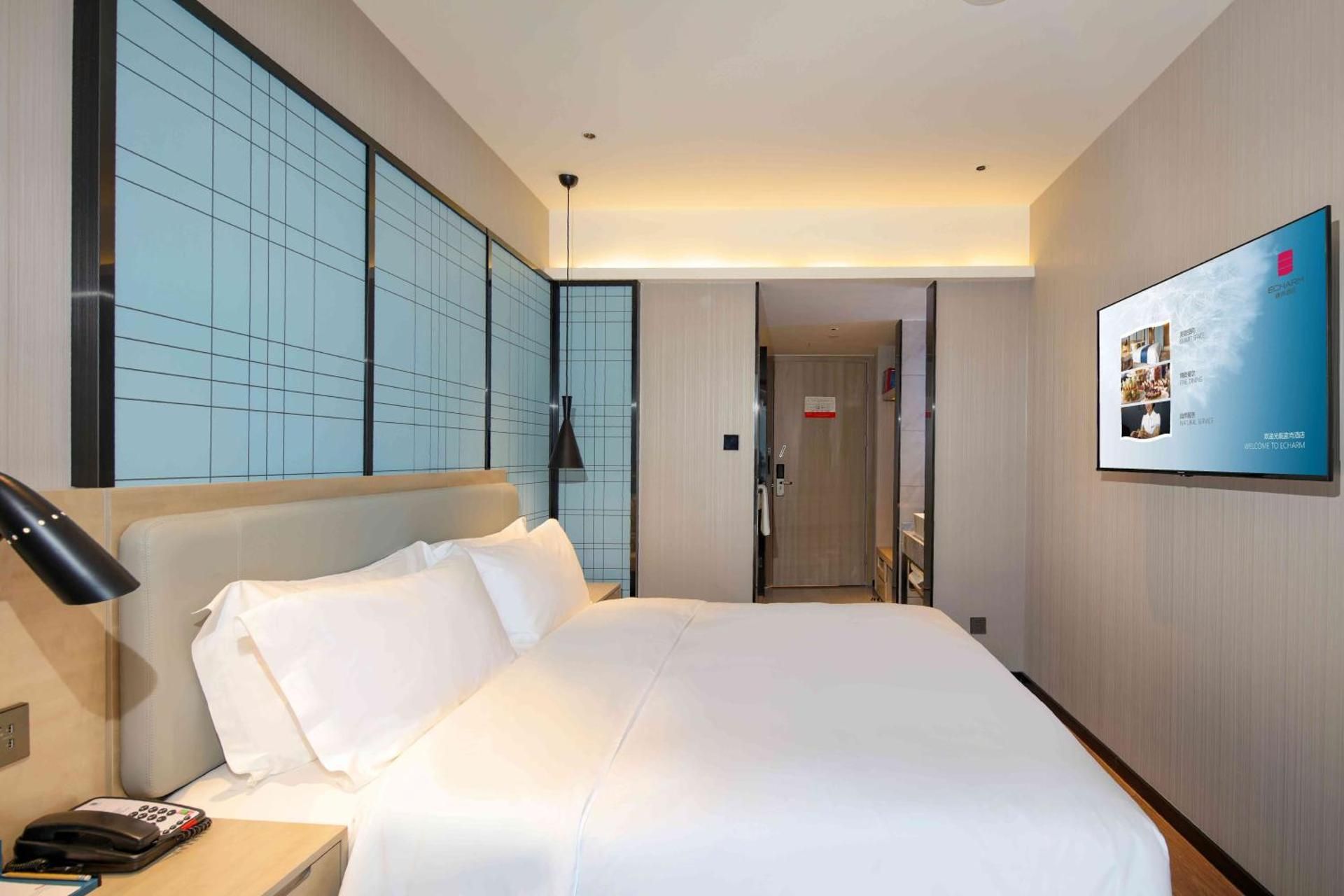 Deluxe Queen Room