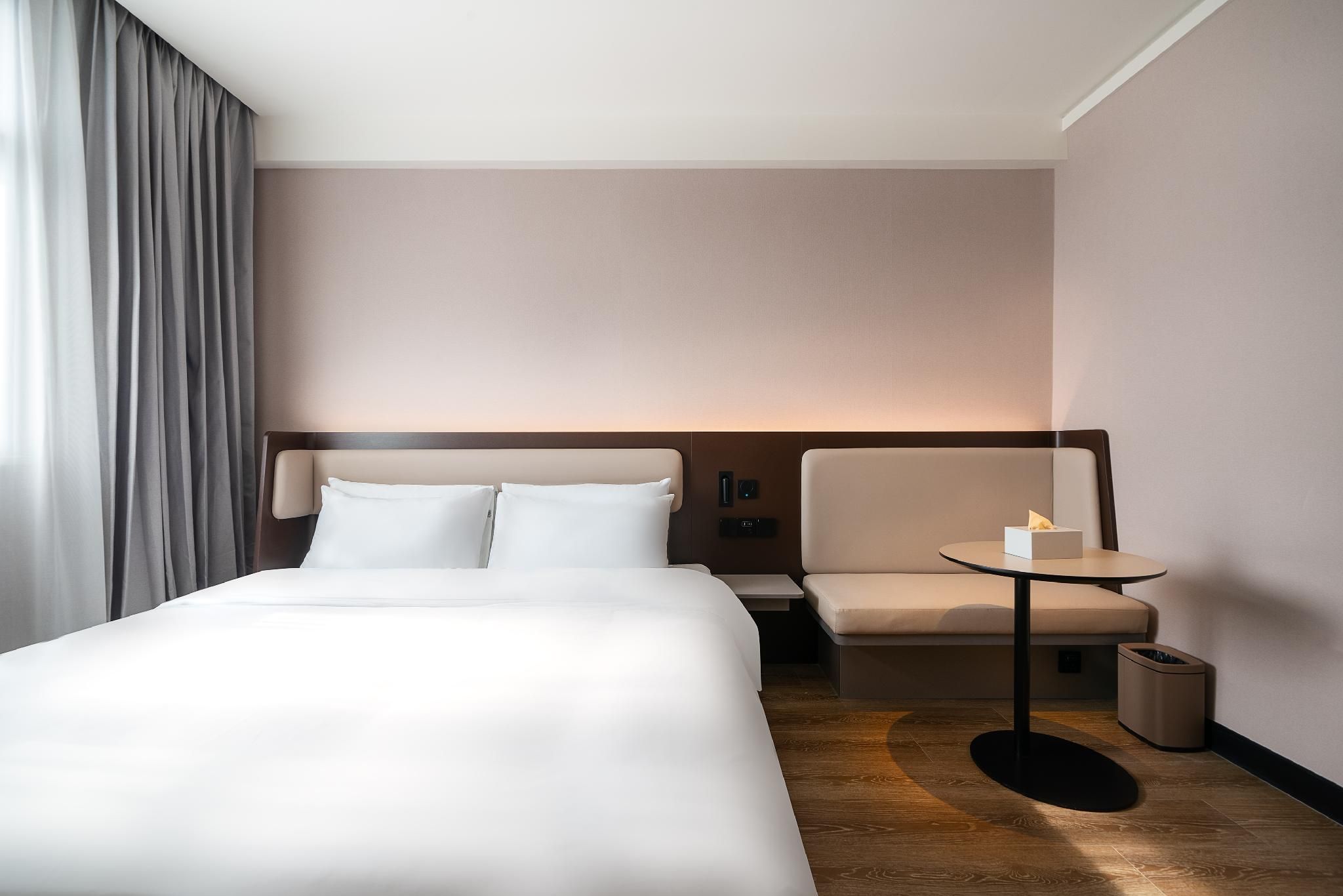 Business Queen Bed Room