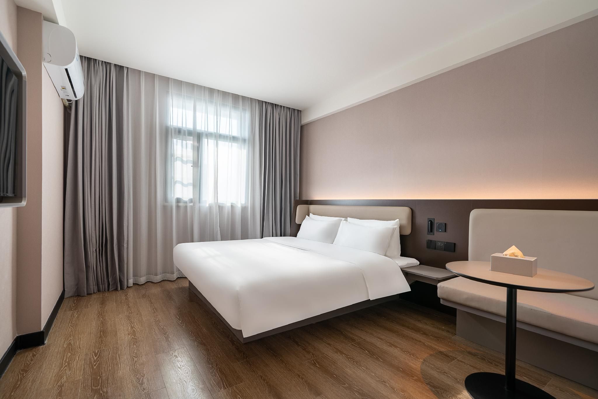 Business Queen Bed Room