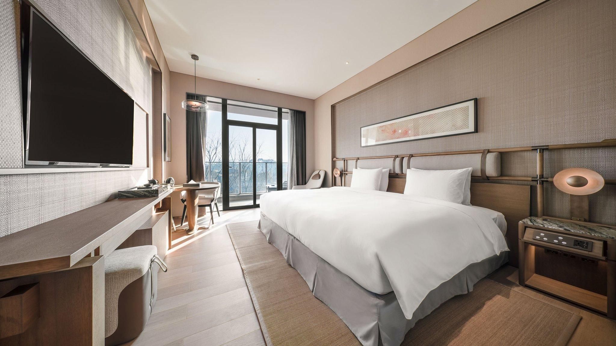 Deluxe Garden View King Room