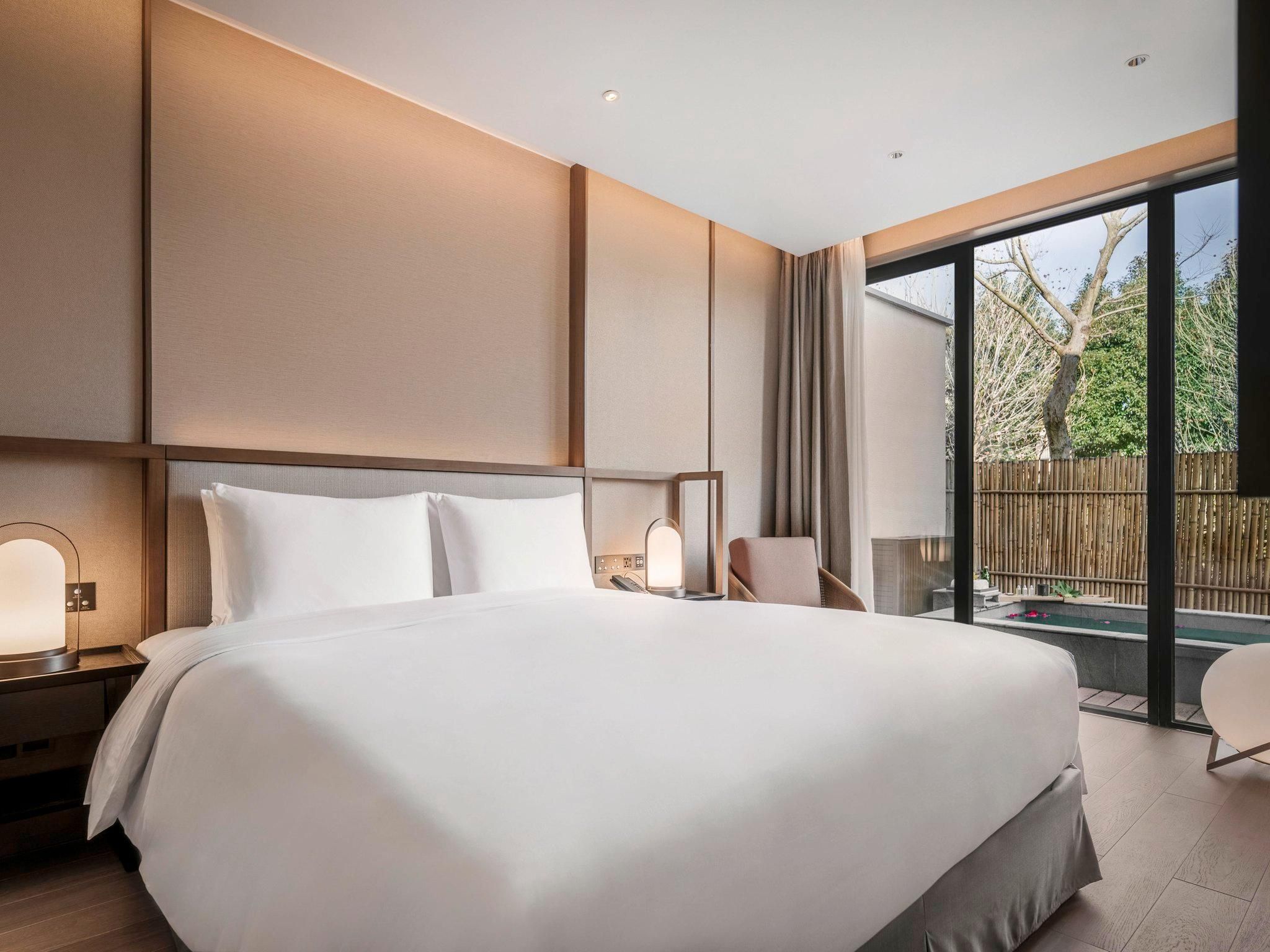 SPRING VILLA, 2 King Size Bed,Garden View