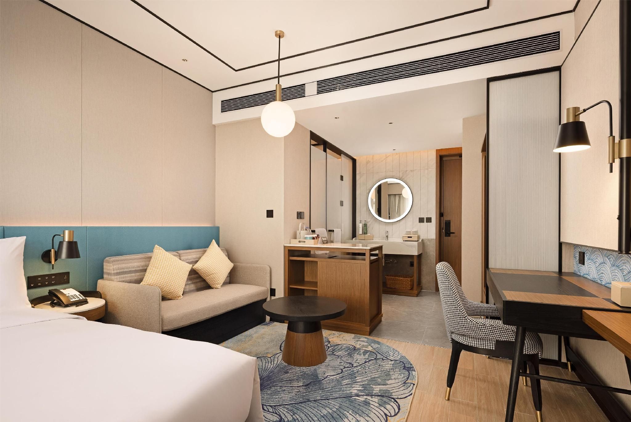 King Superior Room