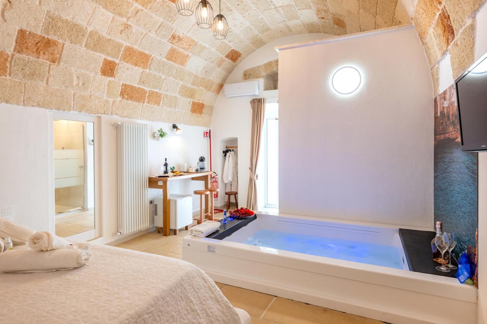Queen Room with Spa Bath