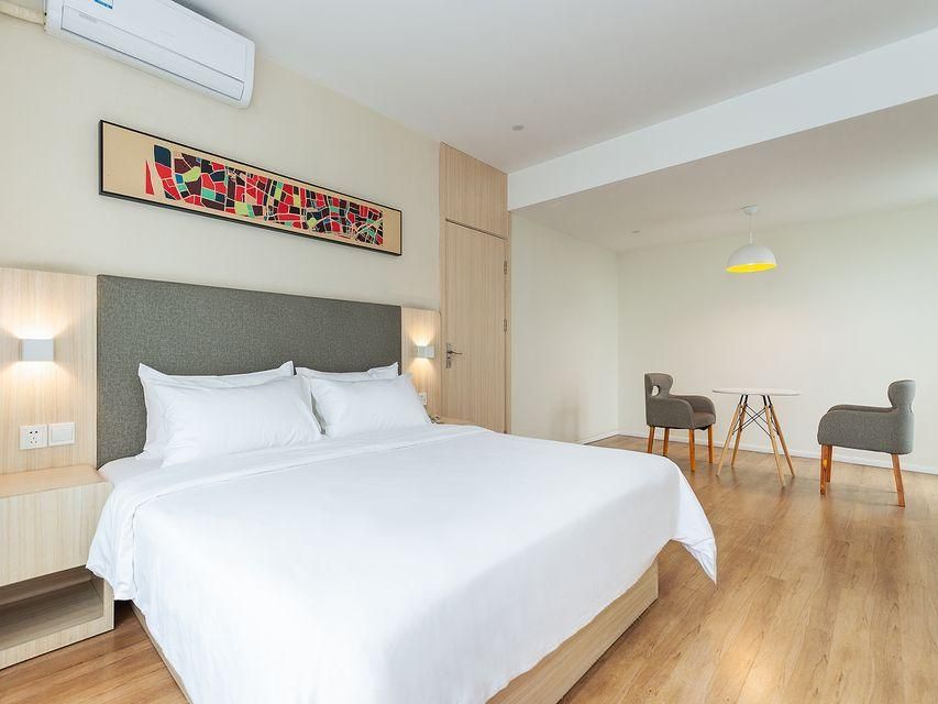 Deluxe Room Queen