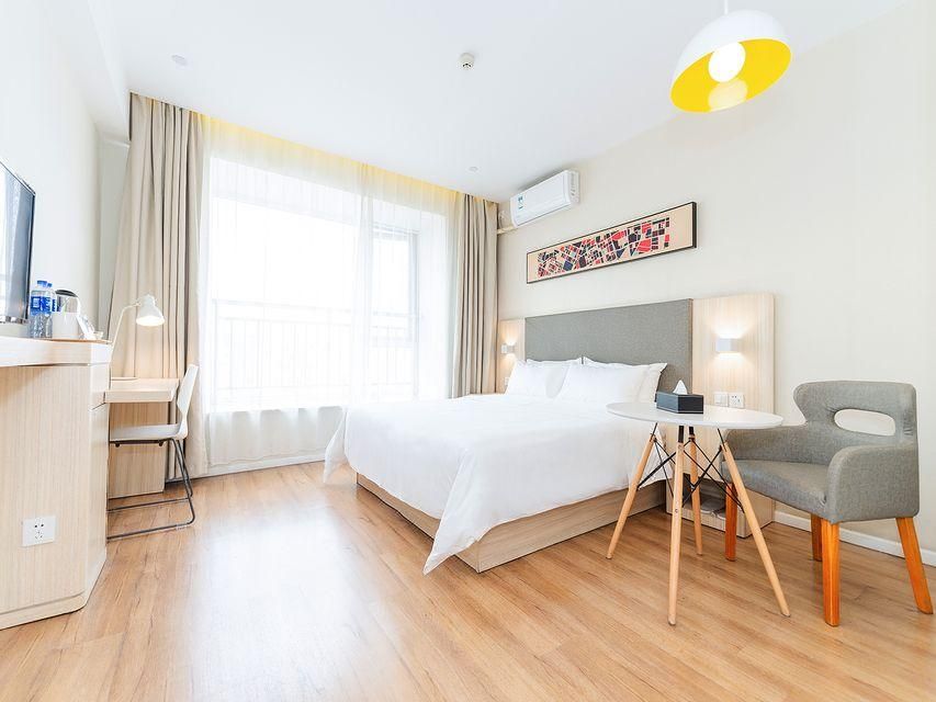 Business Queen Room