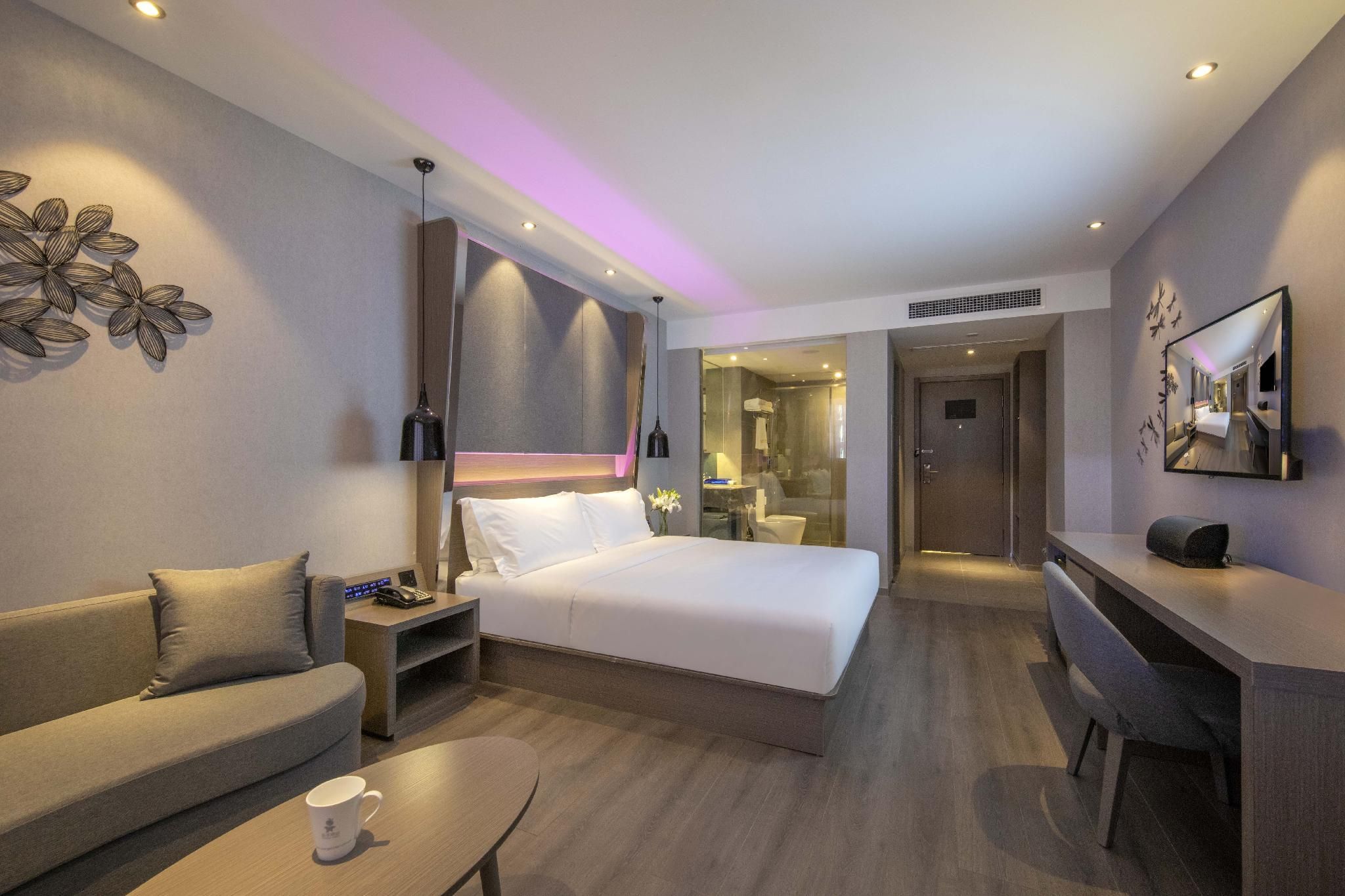 Business Queen Room