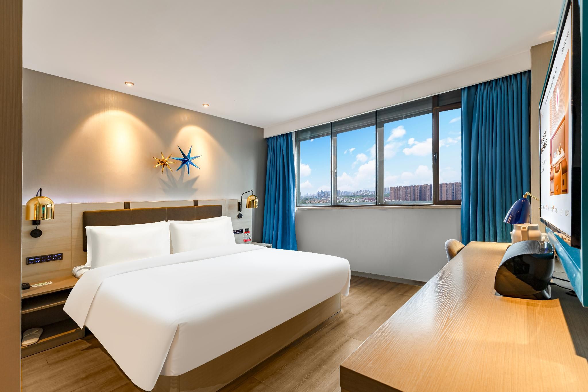 Queen Superior Room