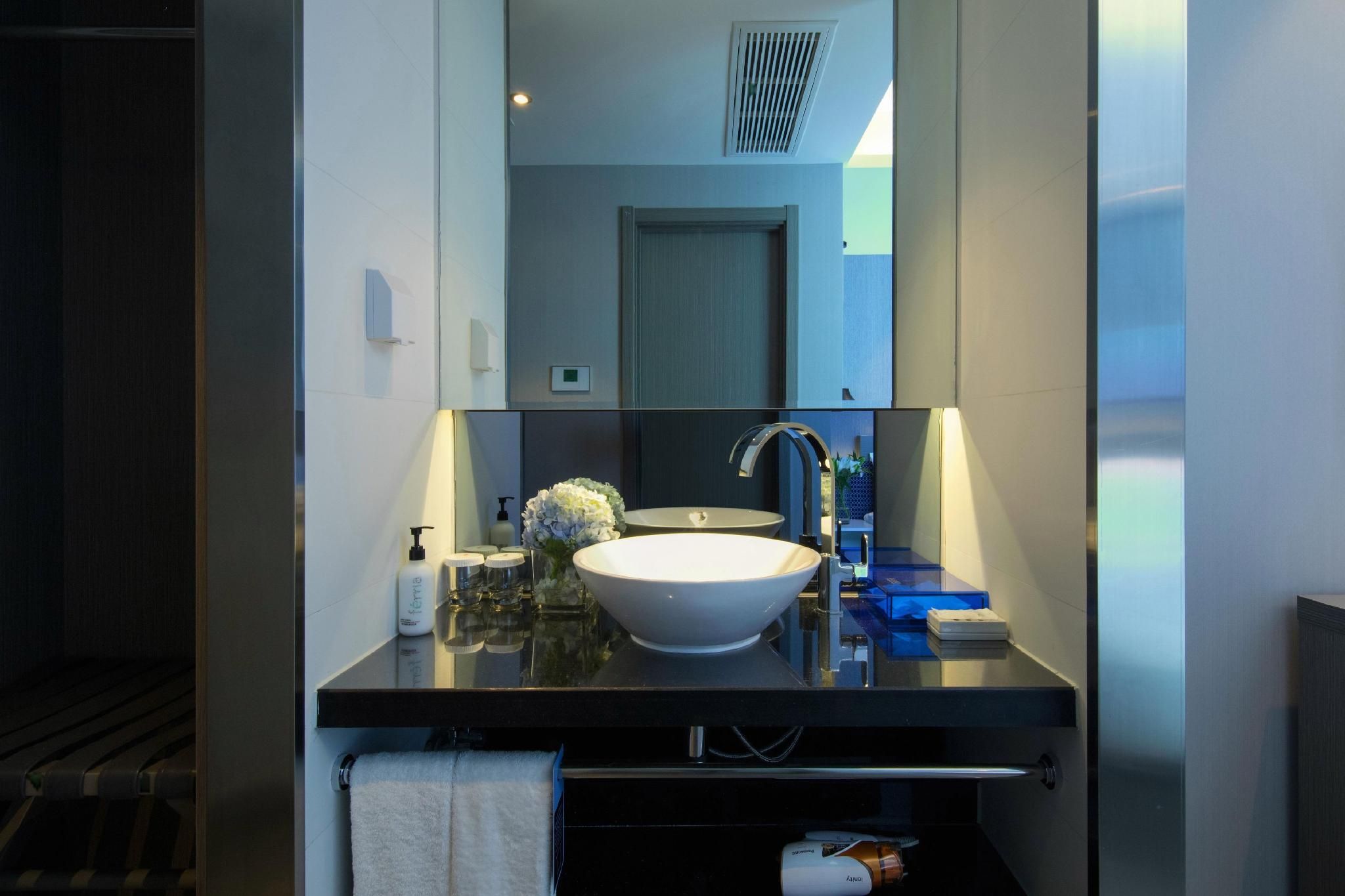 Select Suite
