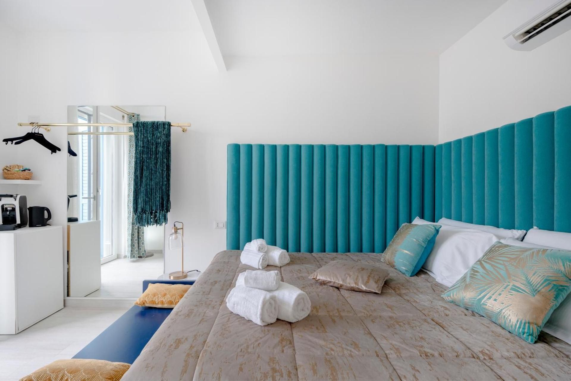 Deluxe Double Room with Side Sea View