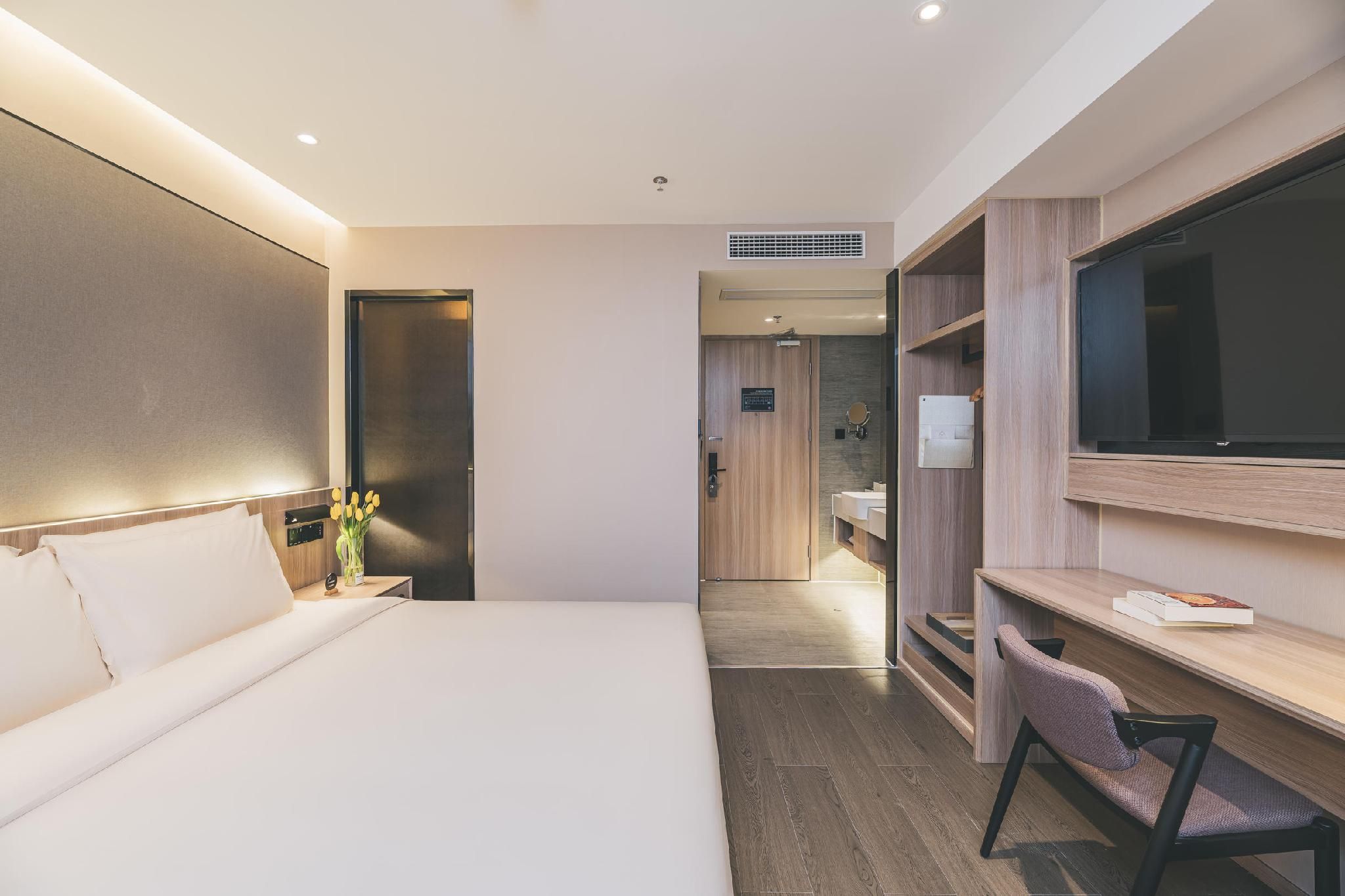 Comfort Queen Room