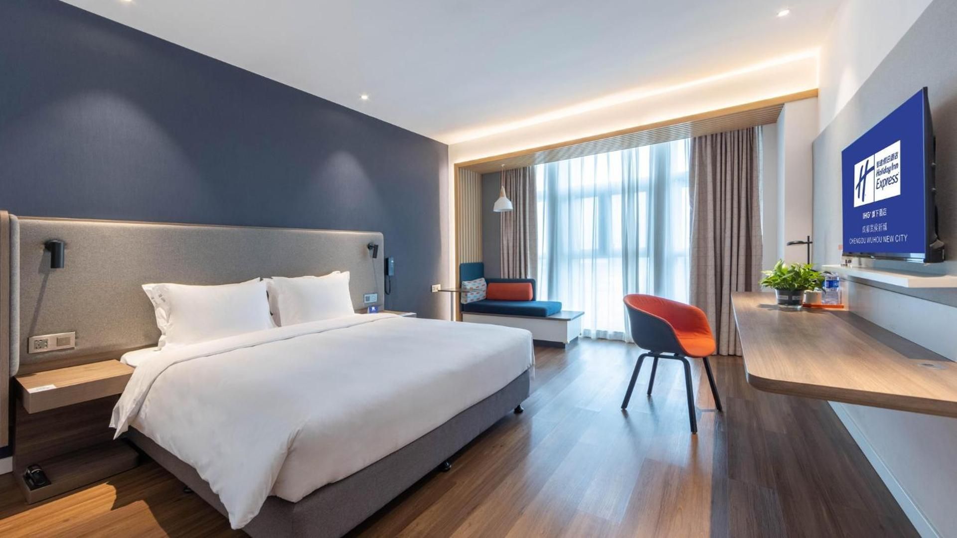 Standard King Room with City View