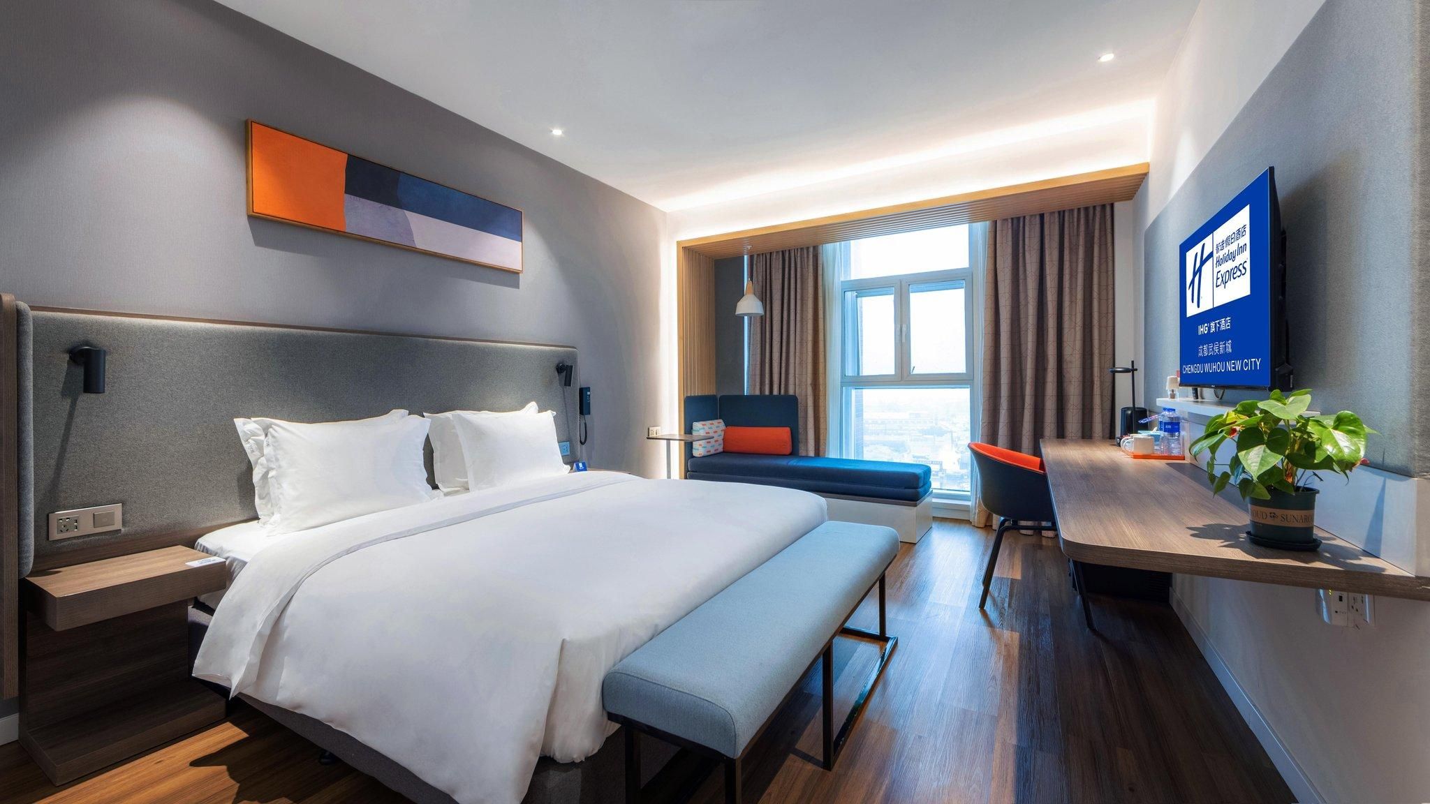 1 King Standard High Floor