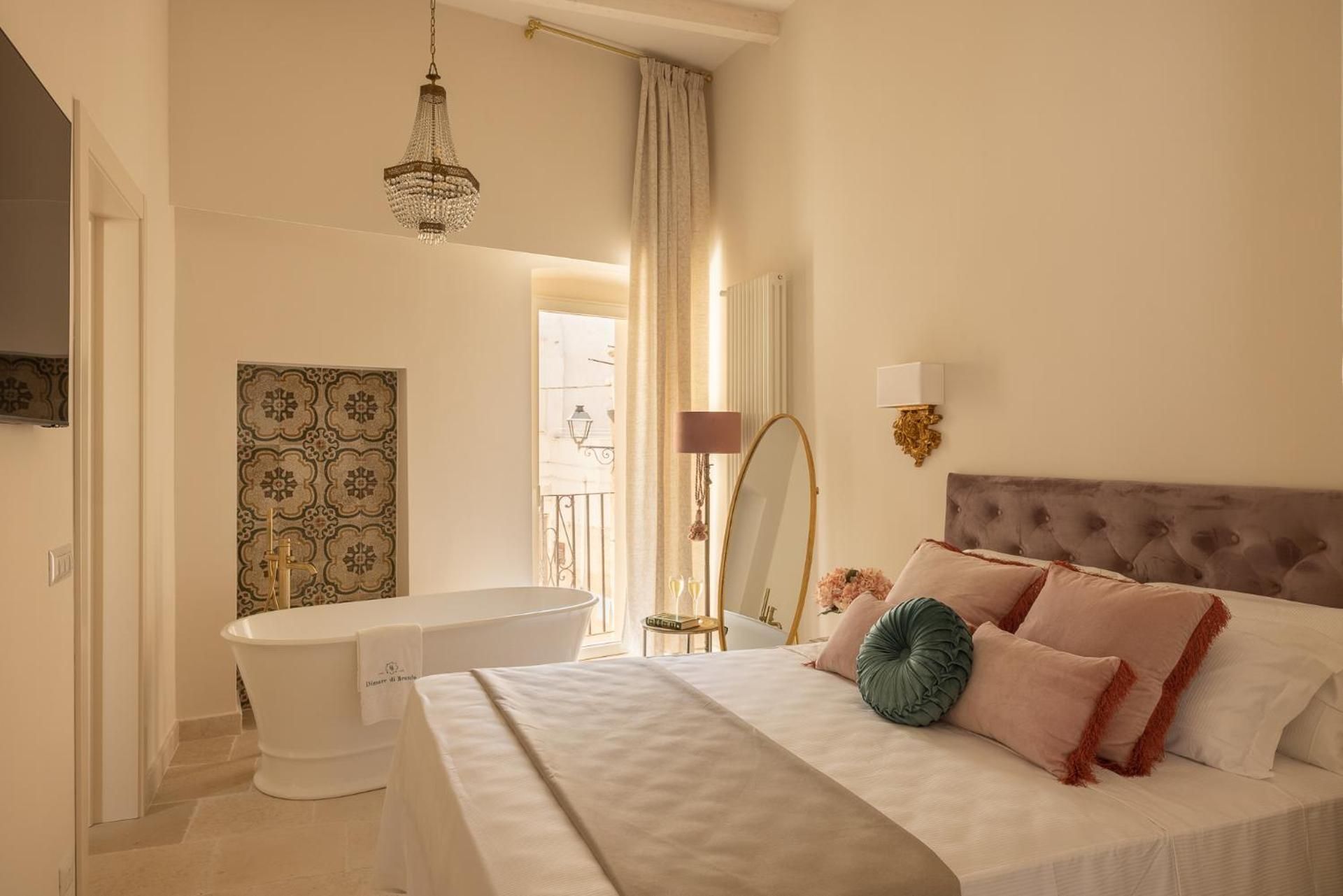 Queen Room with Spa Bath