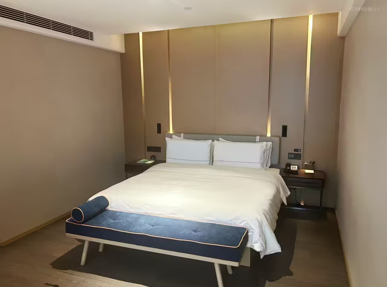 Grand King Room