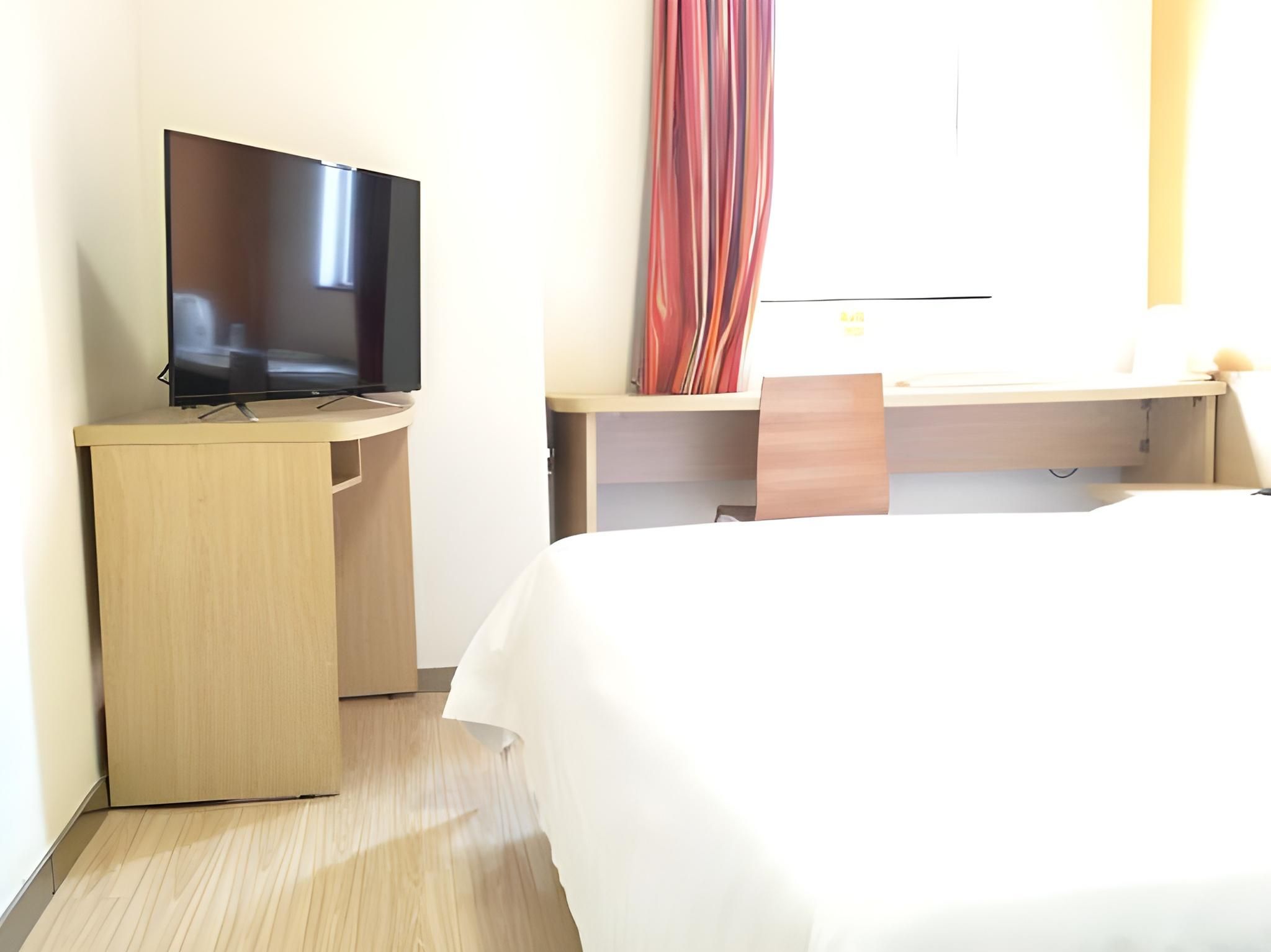 Business Queen Room
