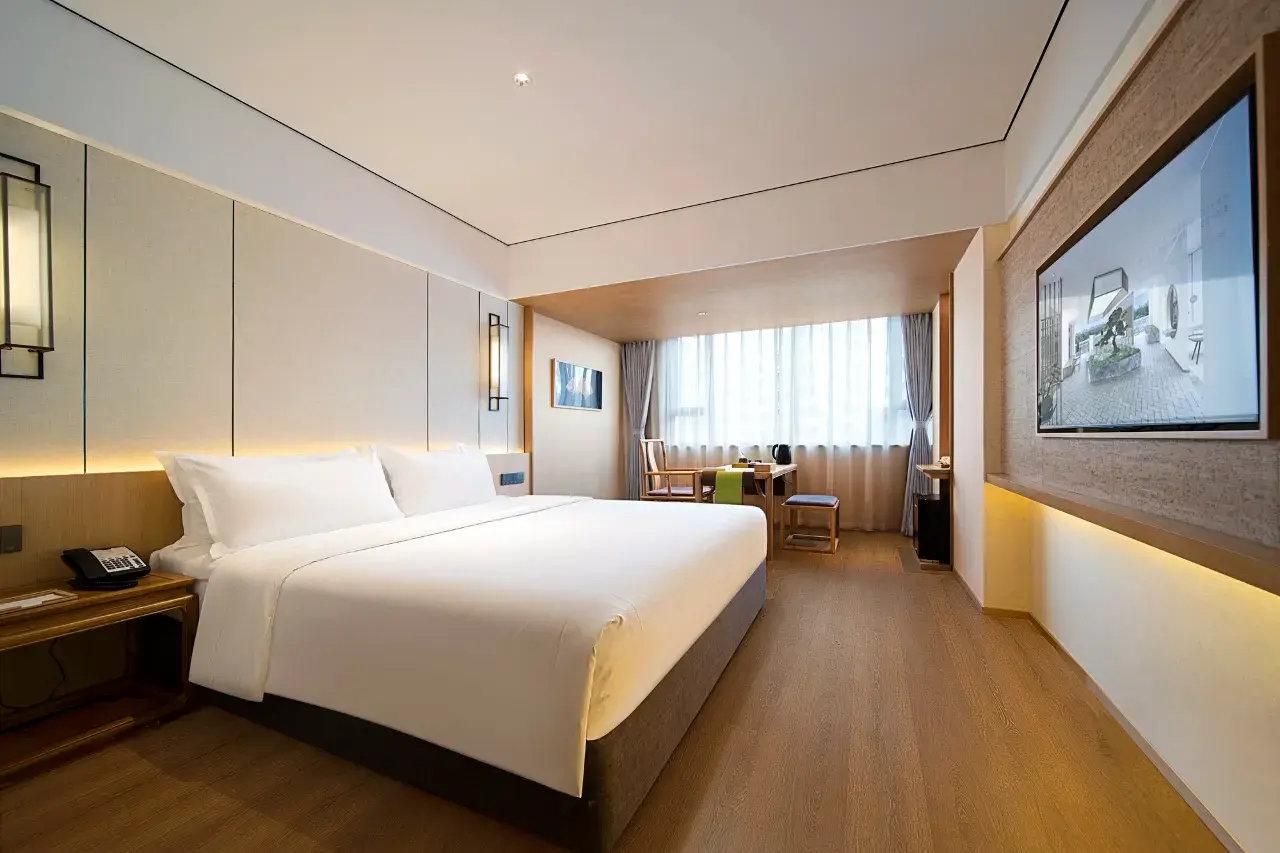 Luxe Queen Room