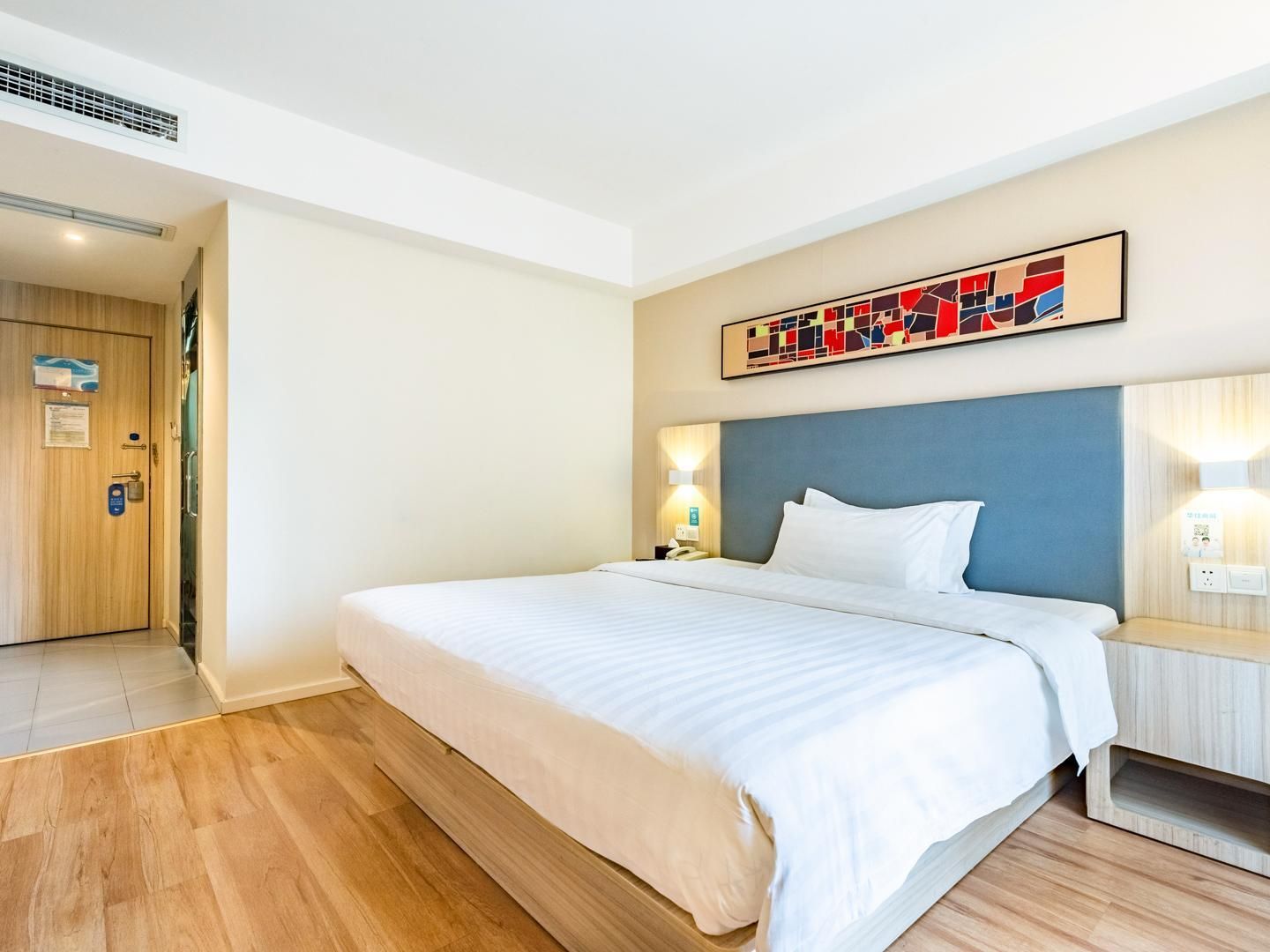 Hotel Queen Room