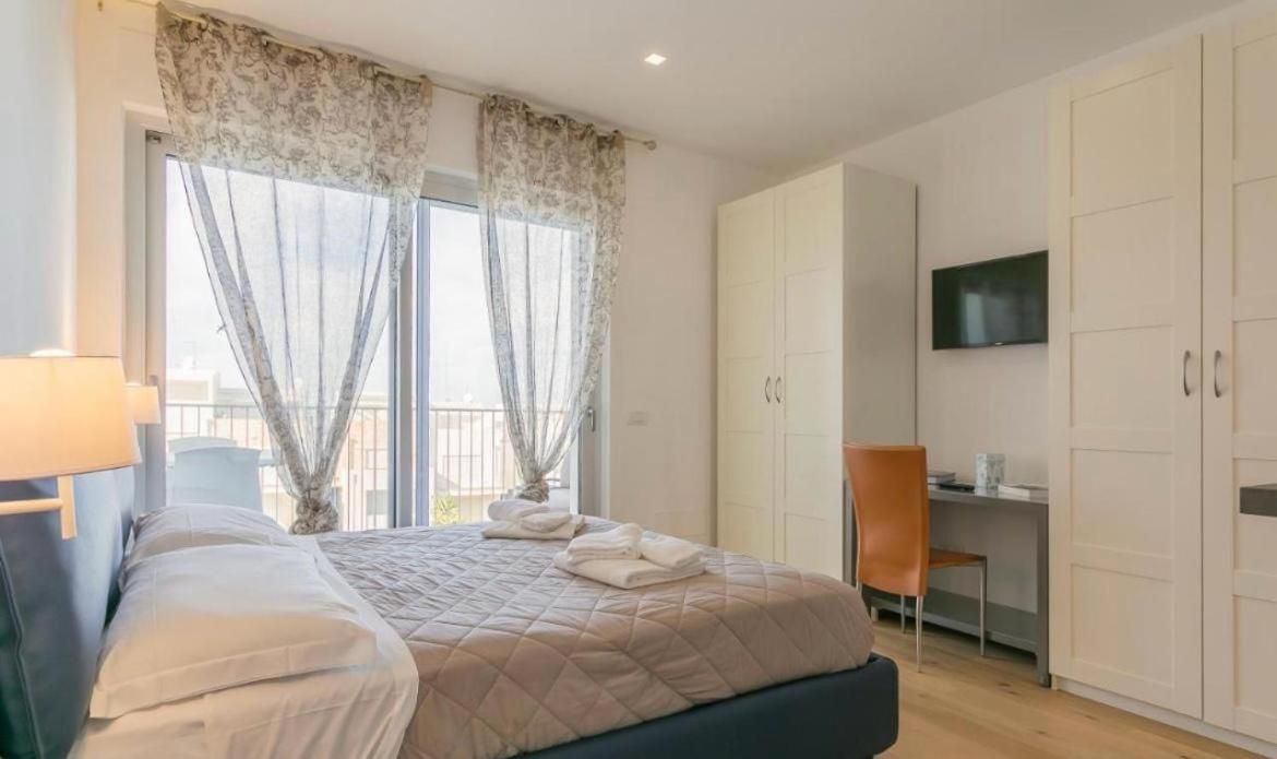Double Room with Balcony and Sea View