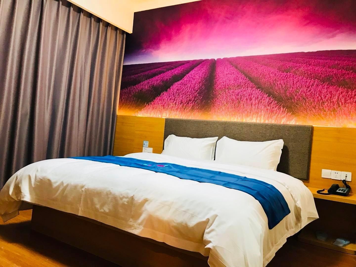 Business Queen Room