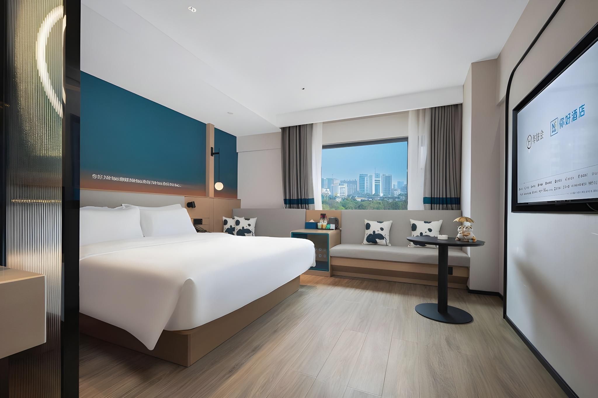 Landscape Queen Room