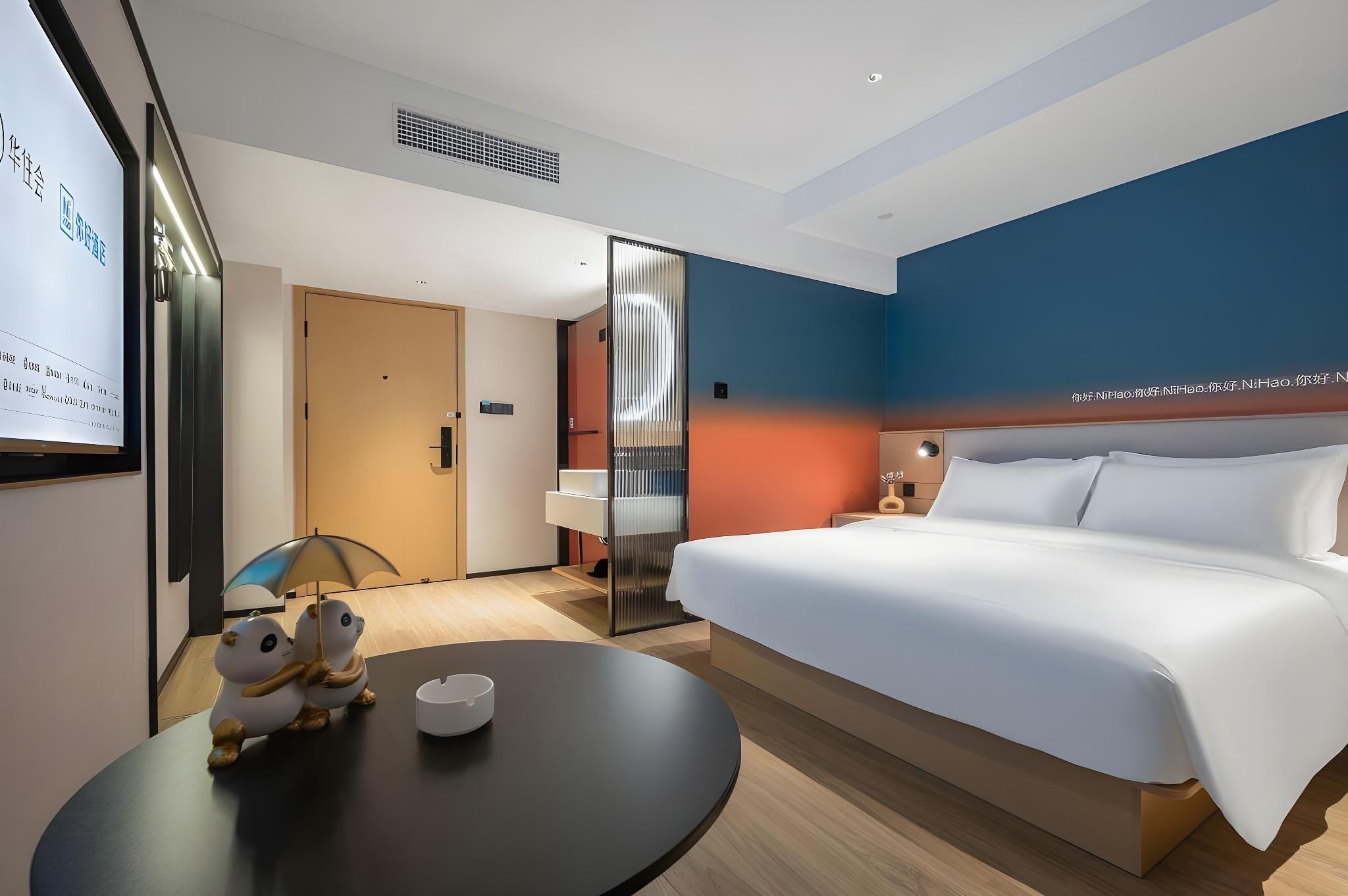 Landscape Queen Room