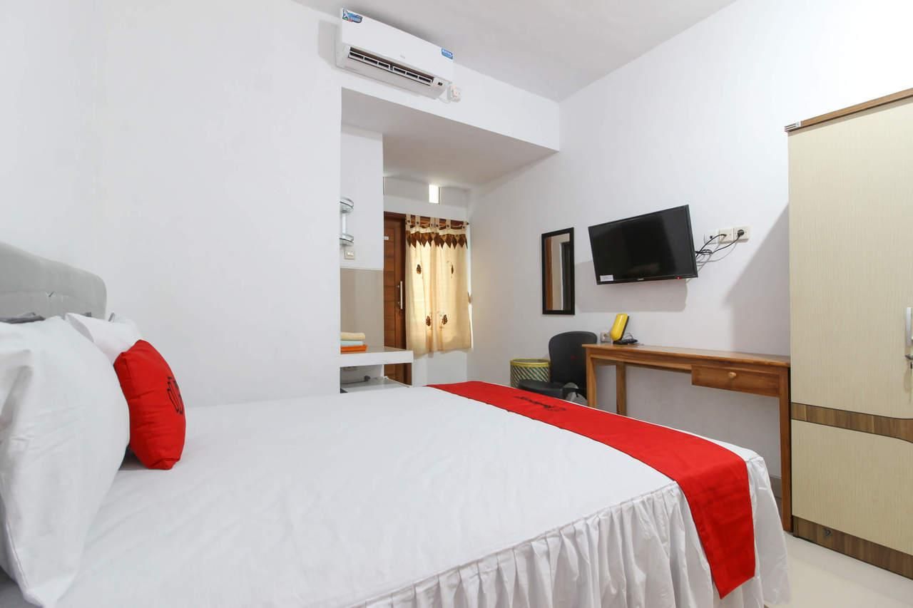 RedDoorz Deluxe Room