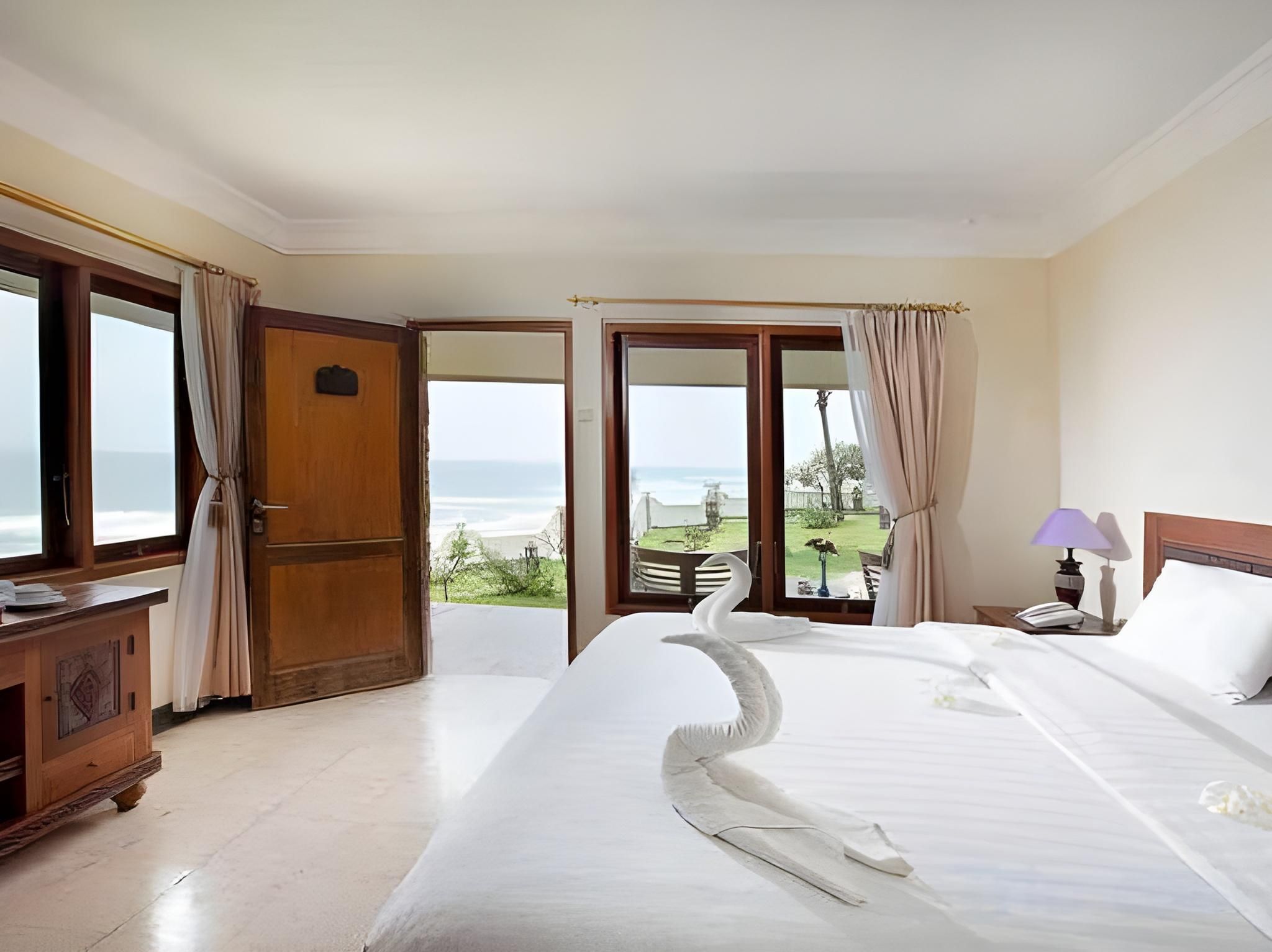 Deluxe King Sea View