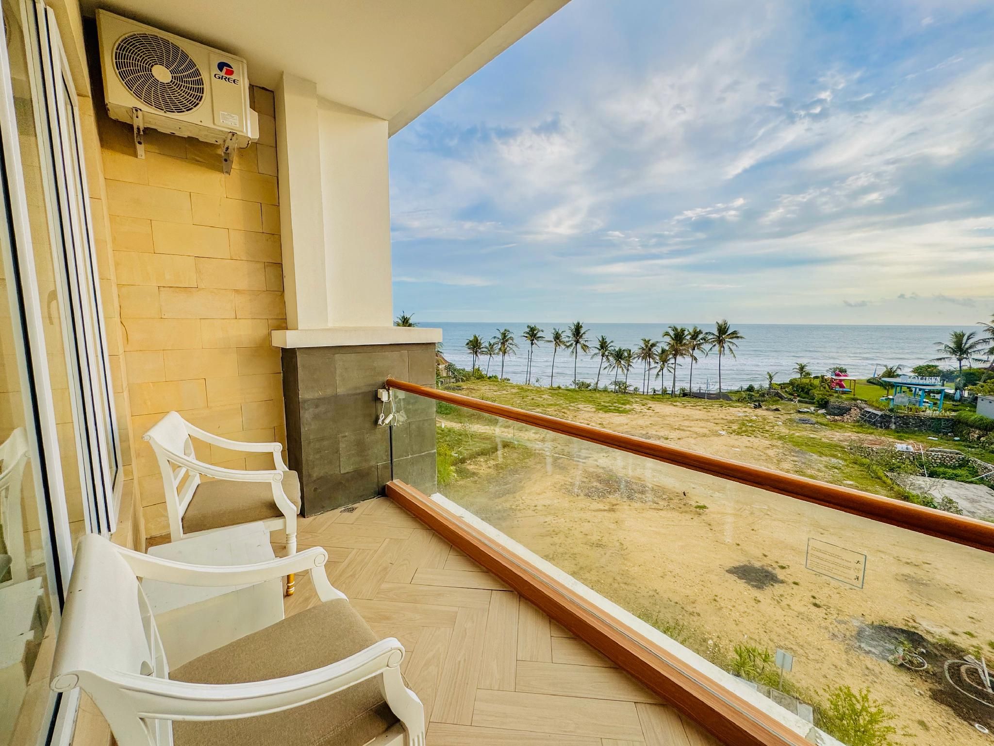 Deluxe King Romantic Cabana