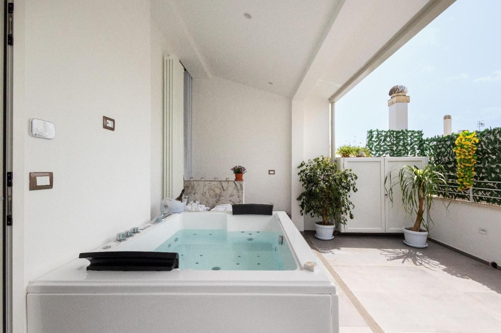 Queen Suite with Spa Bath