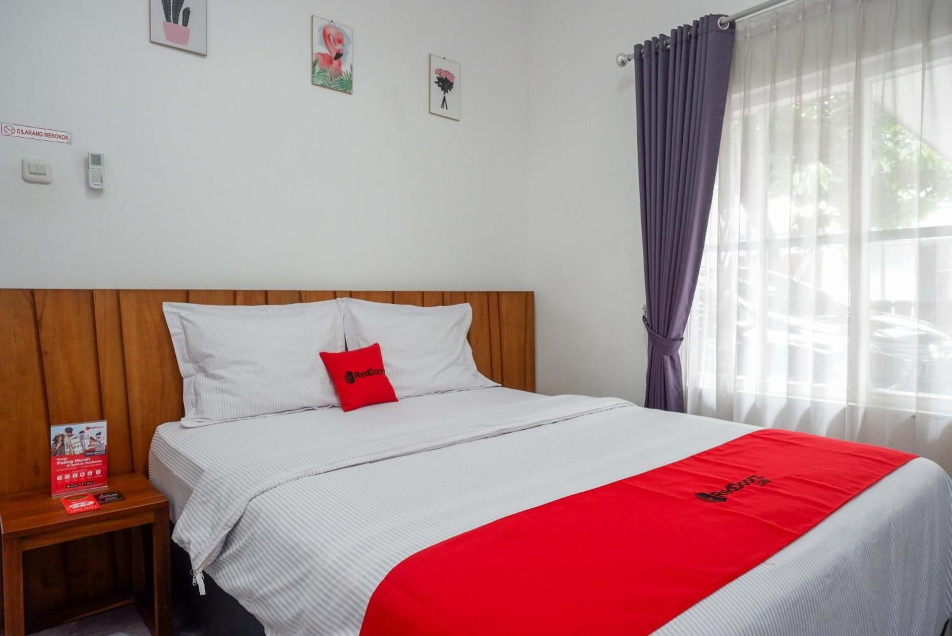 RedDoorz Room