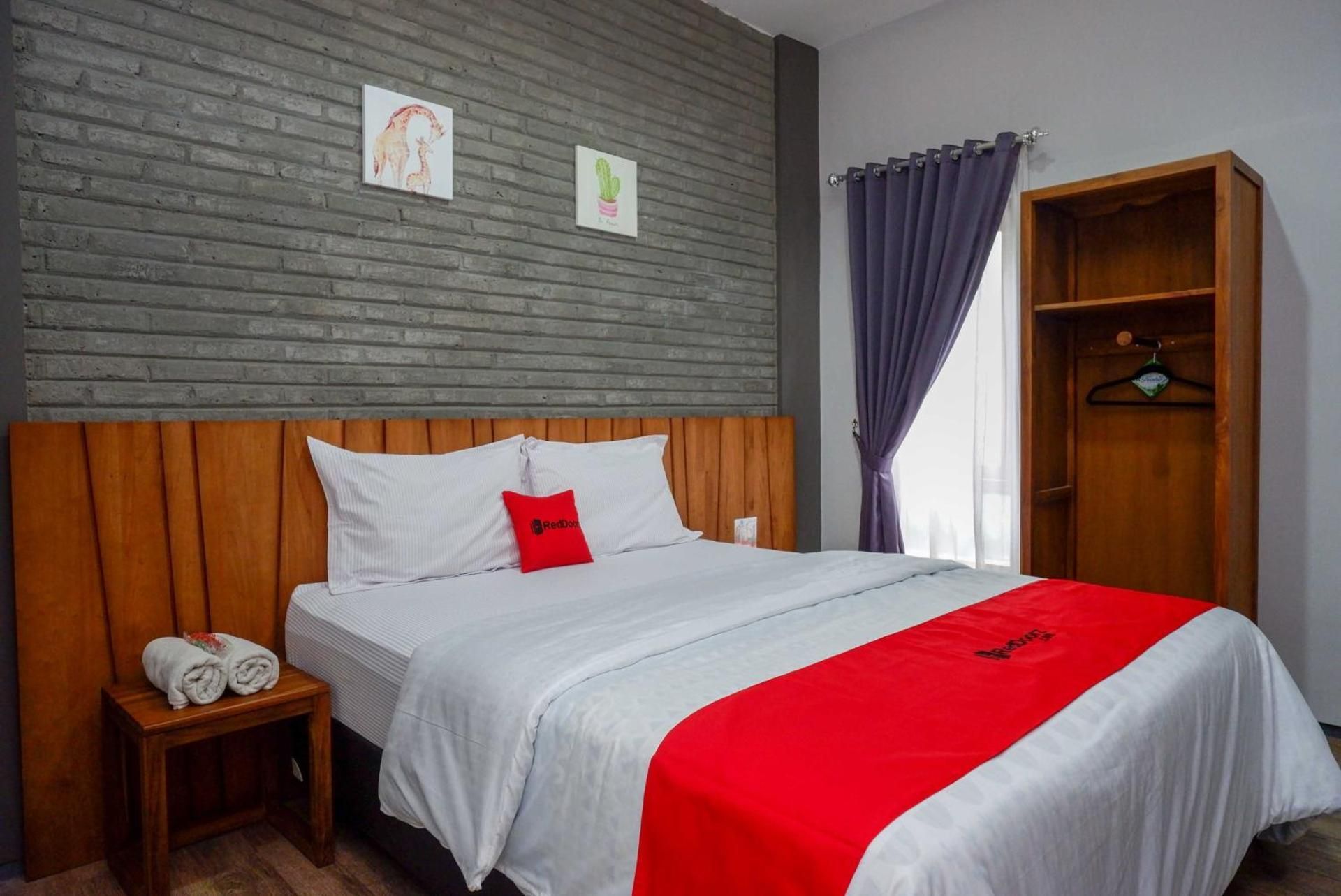 RedDoorz Room