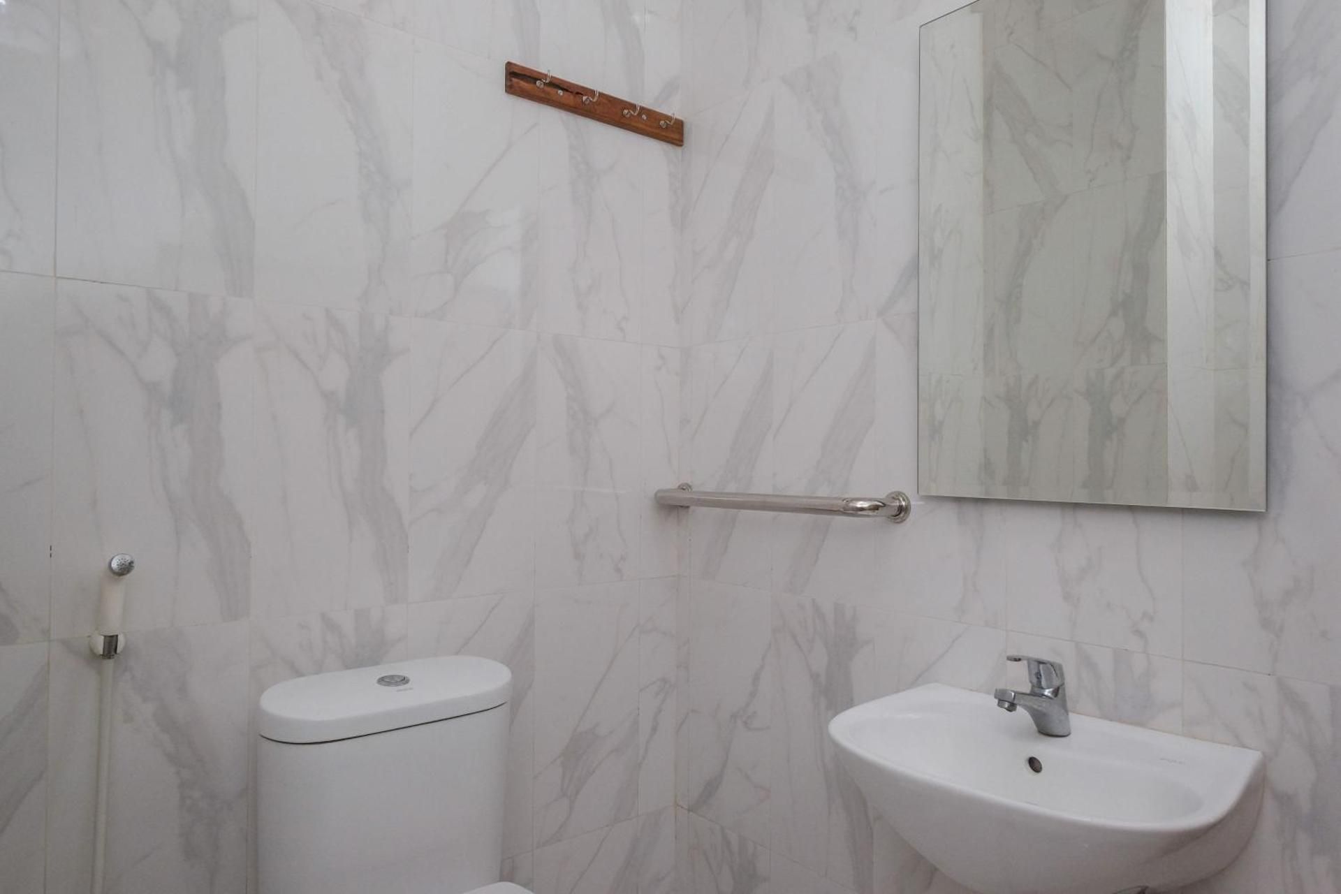 Sans Hotel Kumbang Yogyakarta by RedDoorz Budget Double Room 3