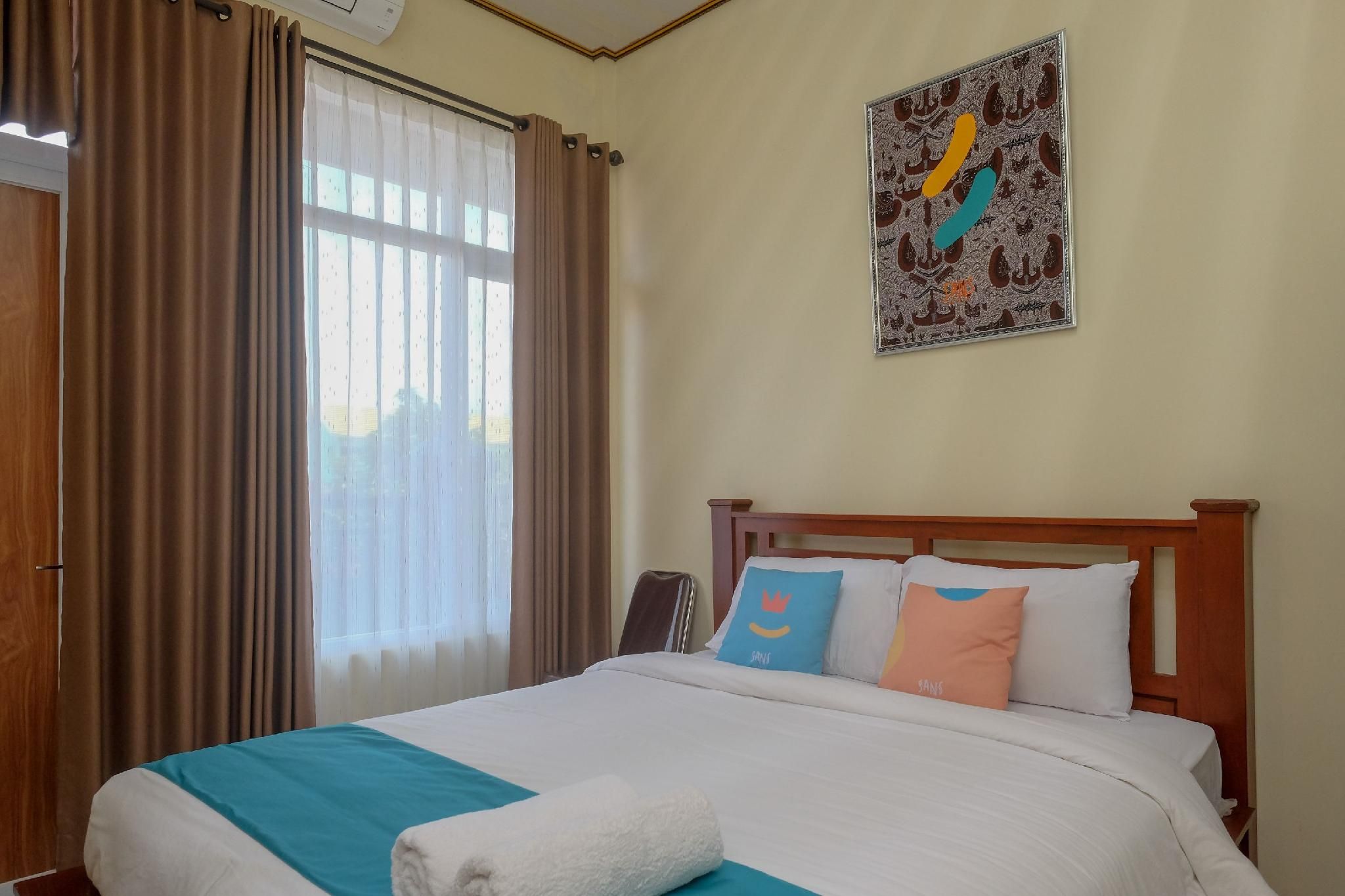 Sans Hotel Kumbang Yogyakarta by RedDoorz Superior Room 2