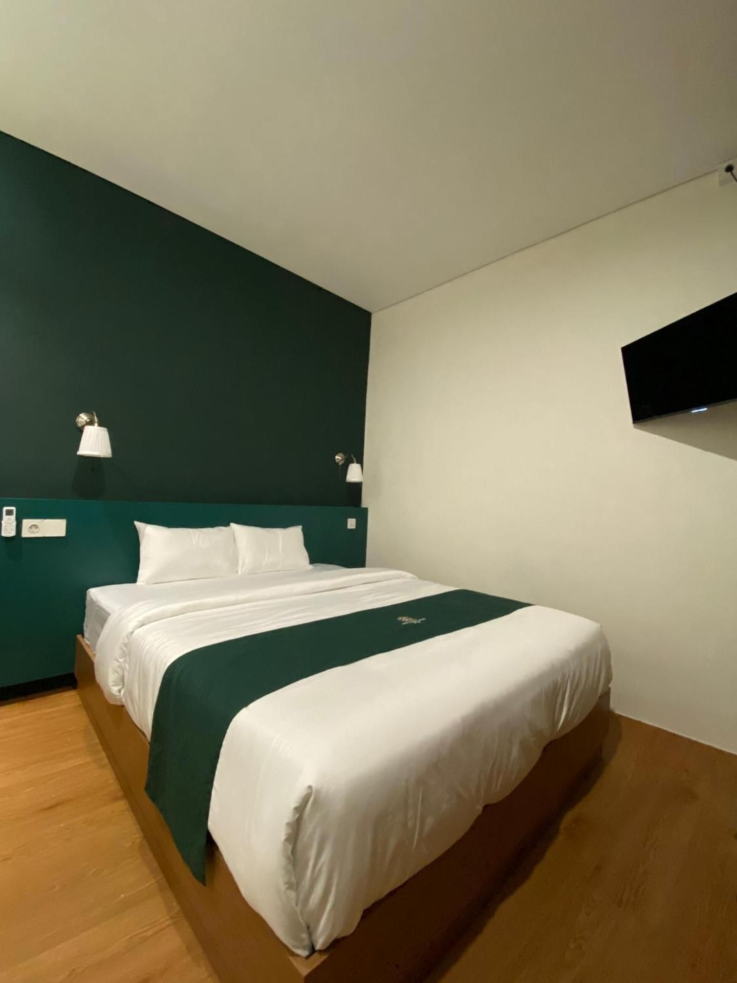 Standard Queen Room