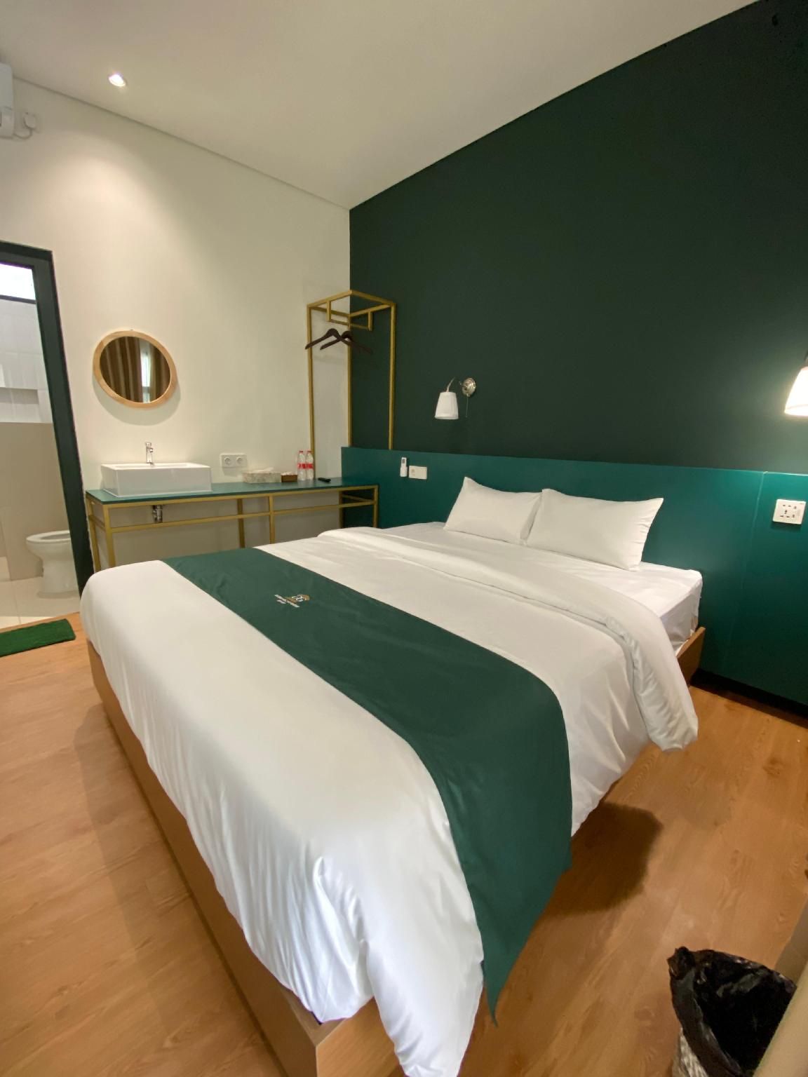 Queen Bedroom with Window