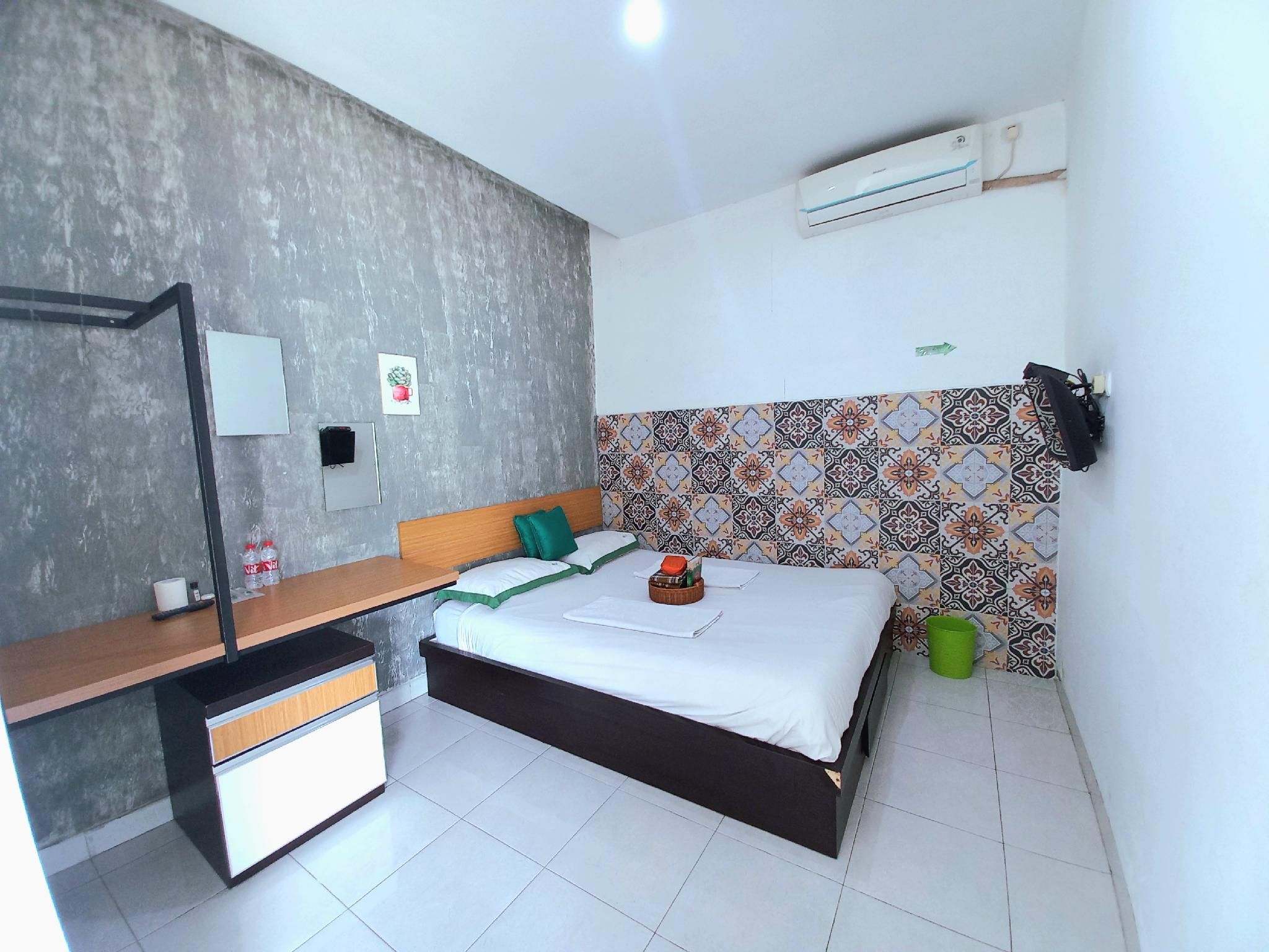 Queen Room with Air Conditioning