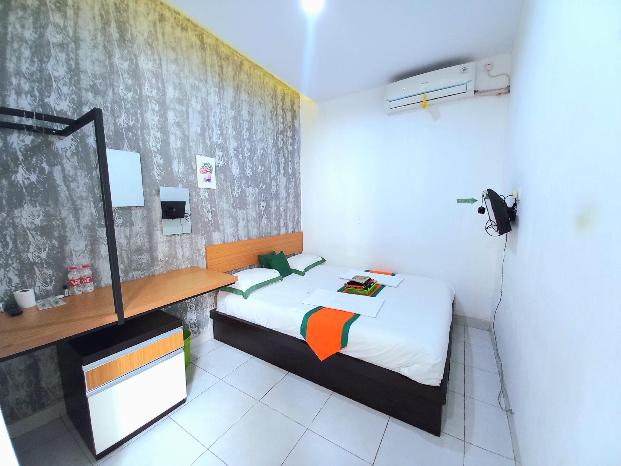 Queen Room with Air Conditioning