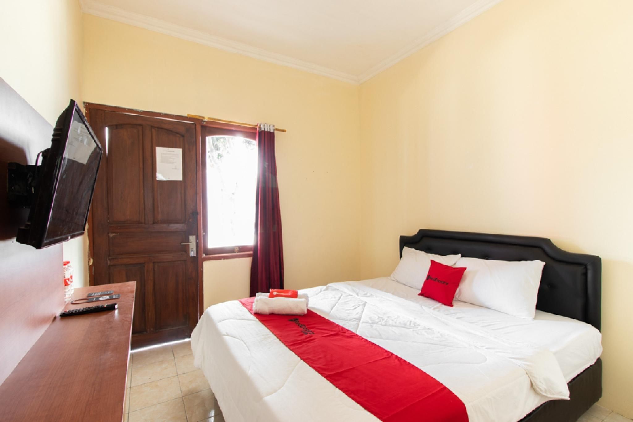 RedDoorz Room