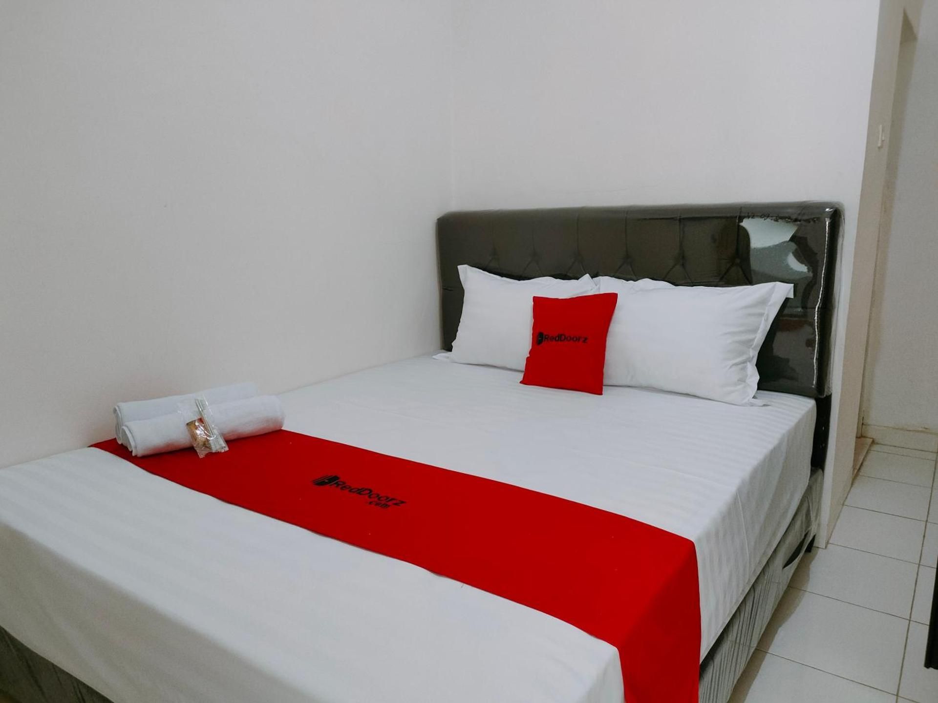 RedDoorz Room