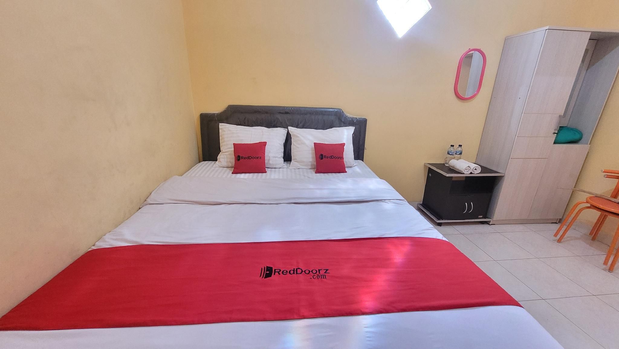 RedDoorz Room