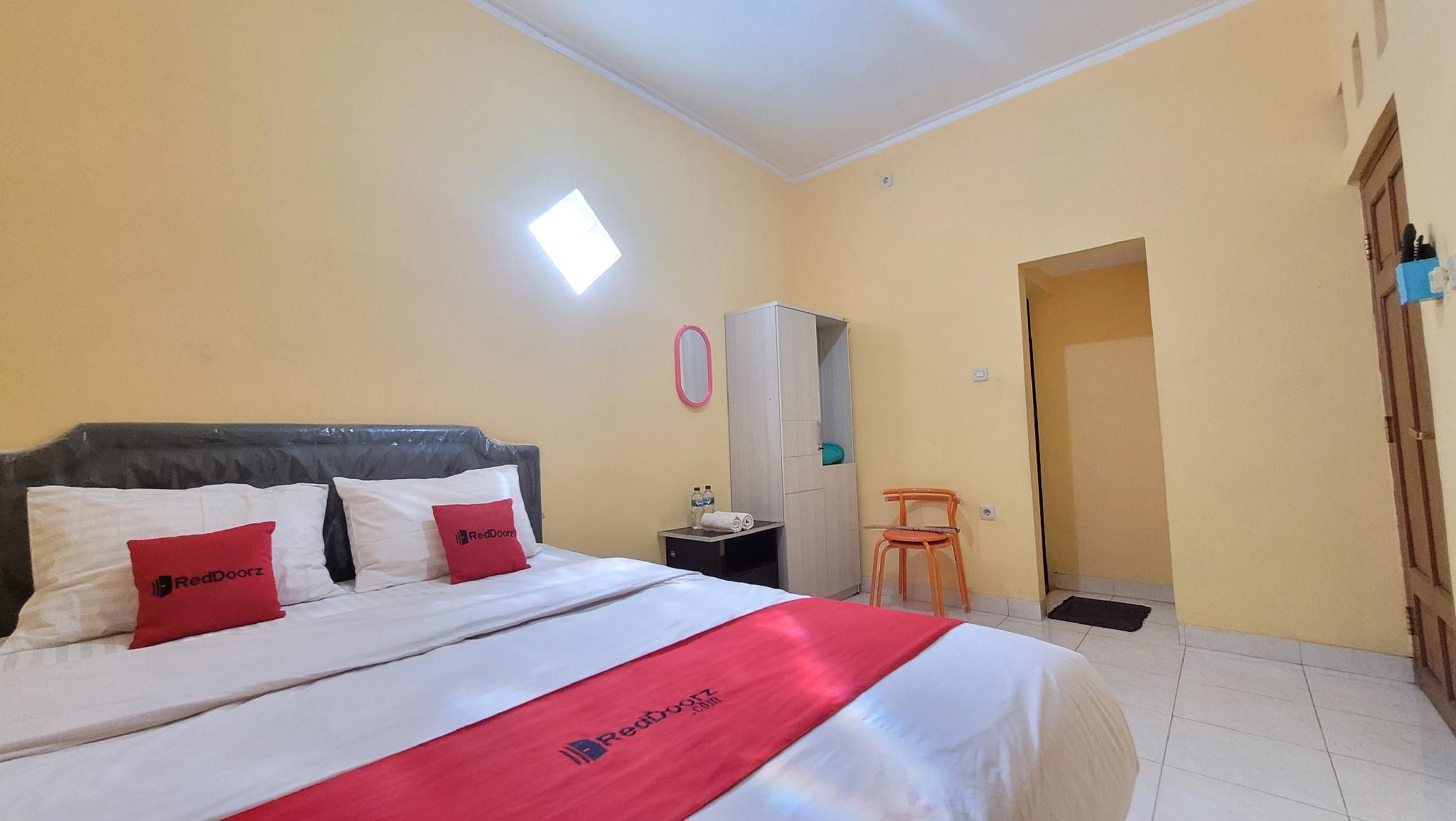 RedDoorz Room
