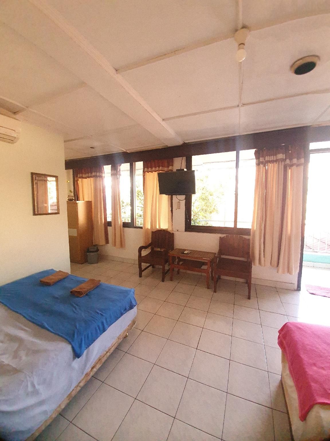 Family Room - 4