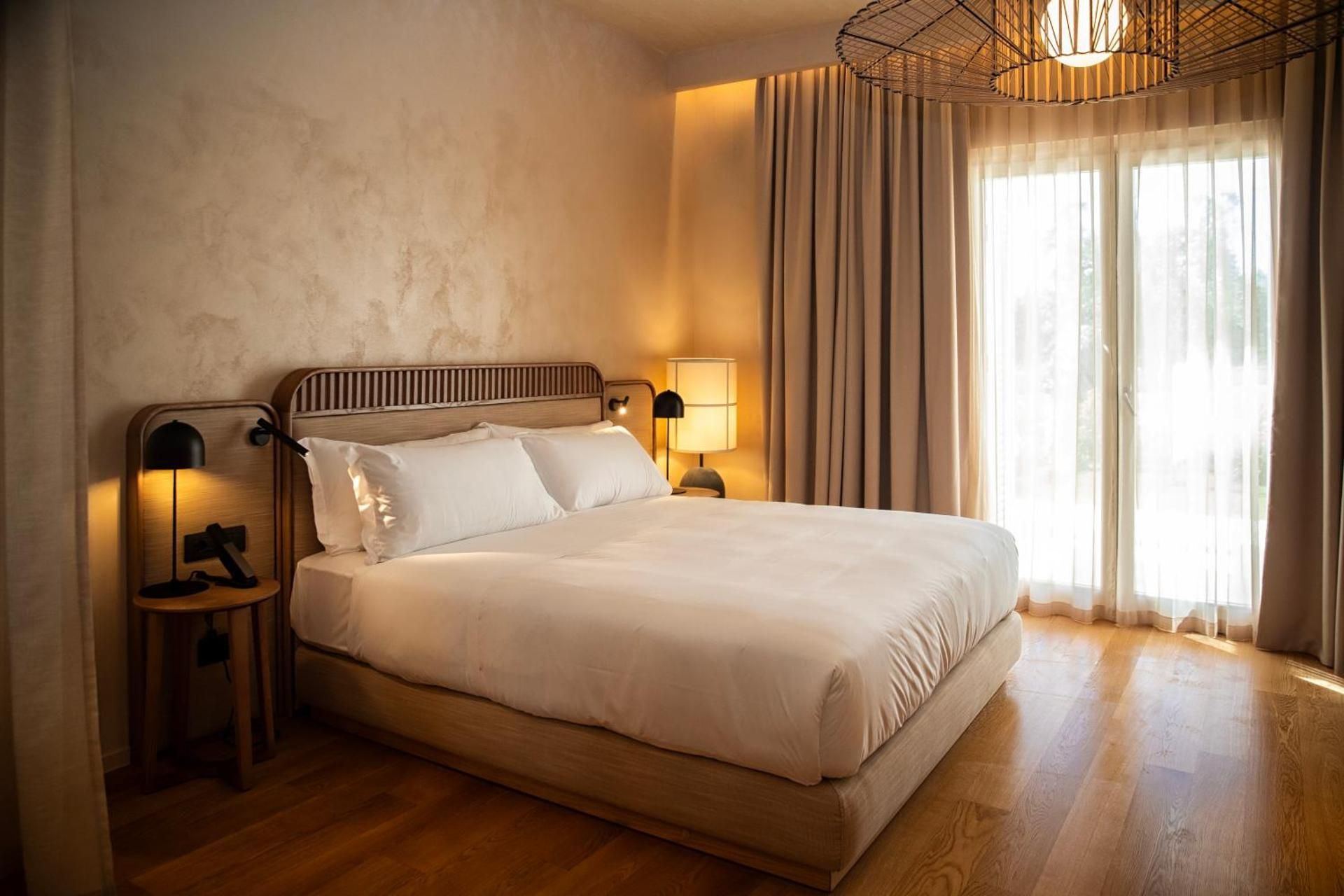 Panoramic, Guest room, 1 King, Garden view, Terrace