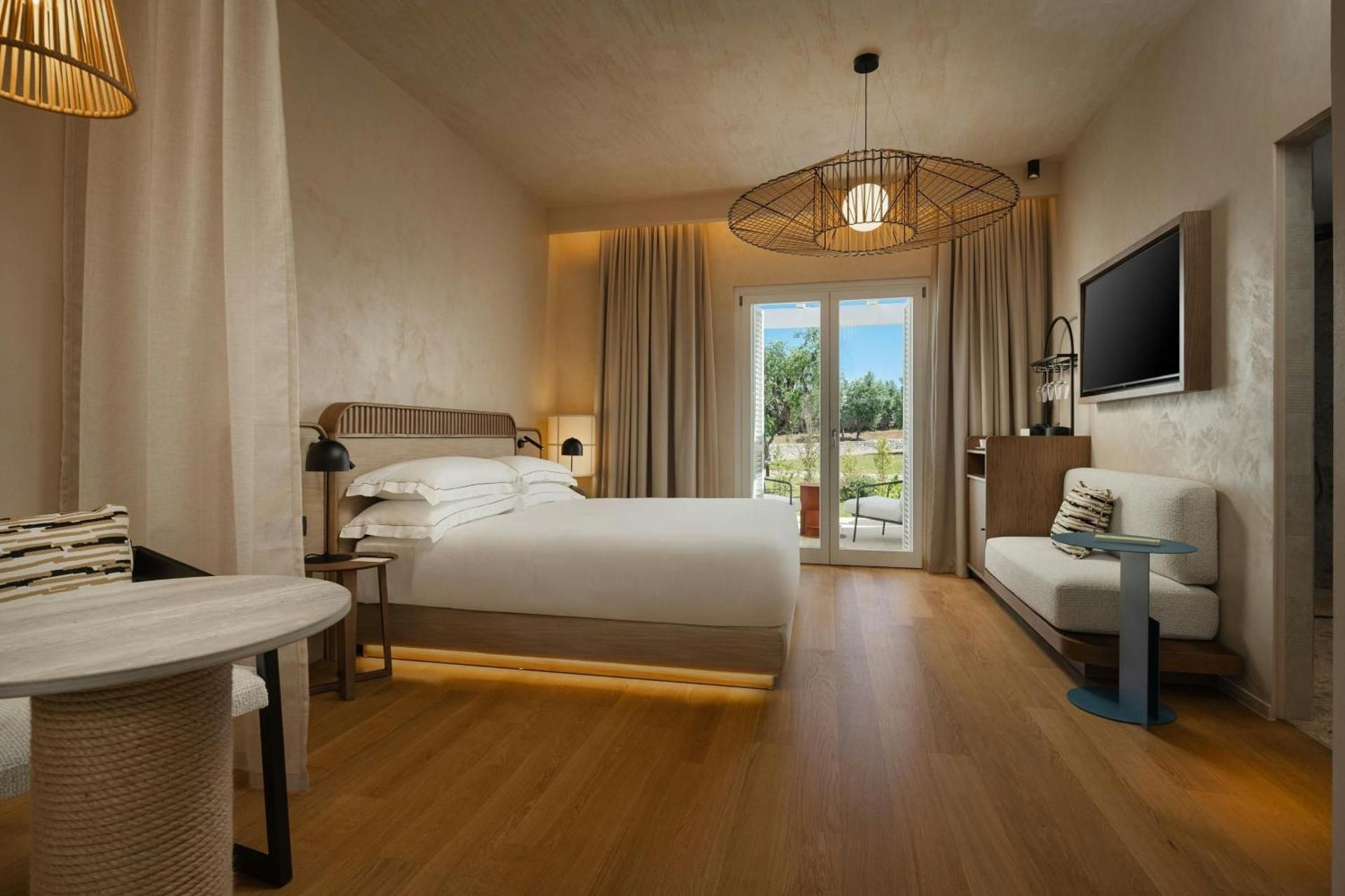 Deluxe Guest room, 1 King, Garden view