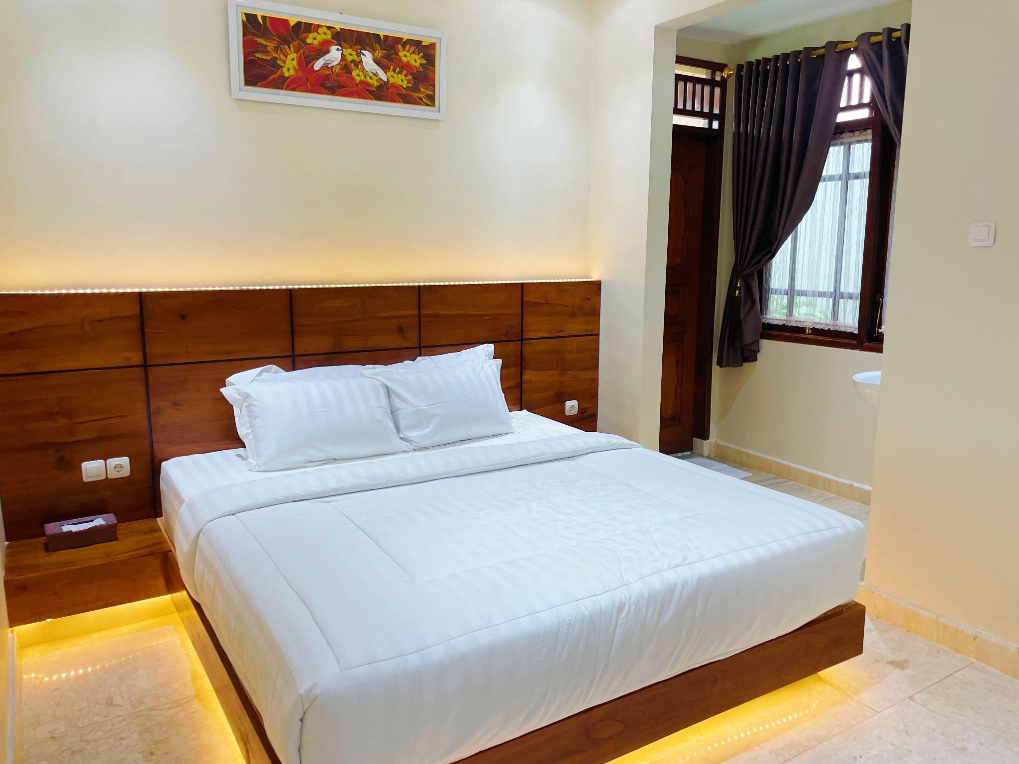 Deluxe Queen Room