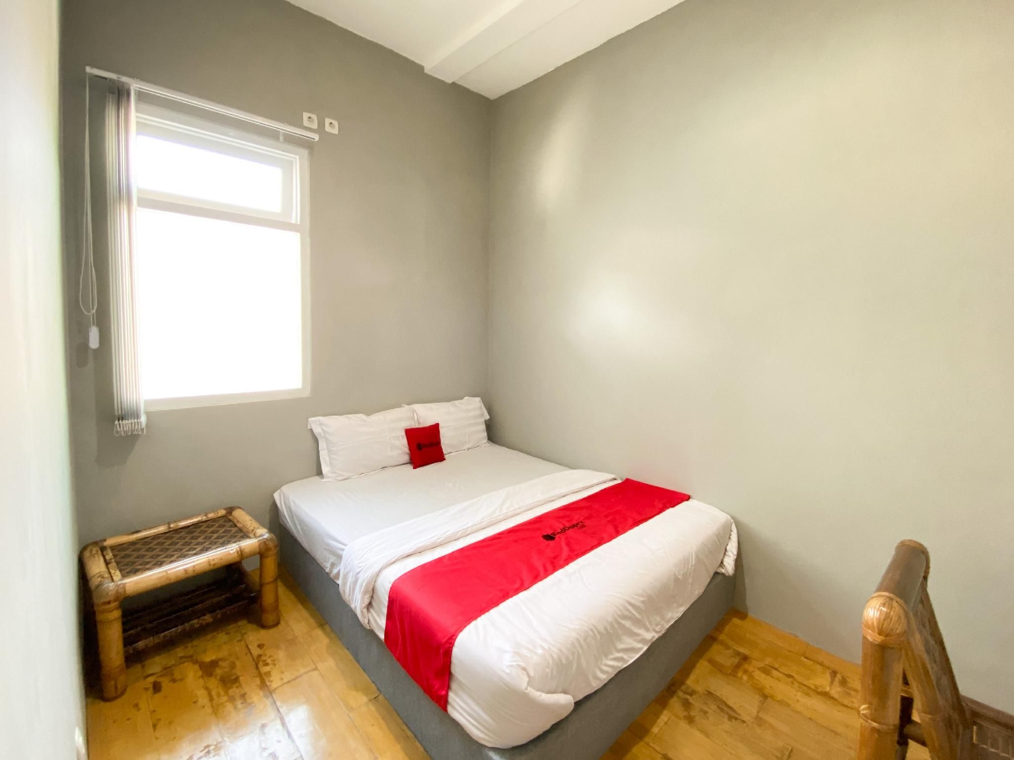 RedDoorz Room