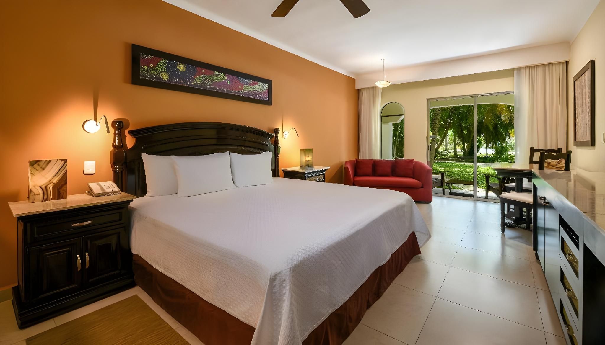 Swim Up Junior Suite