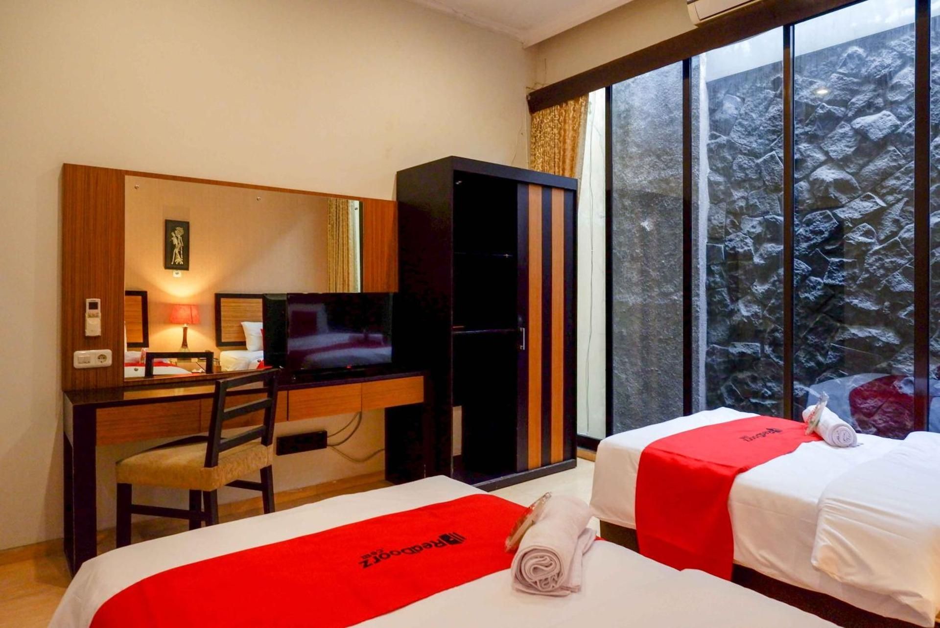 RedDoorz Family Room