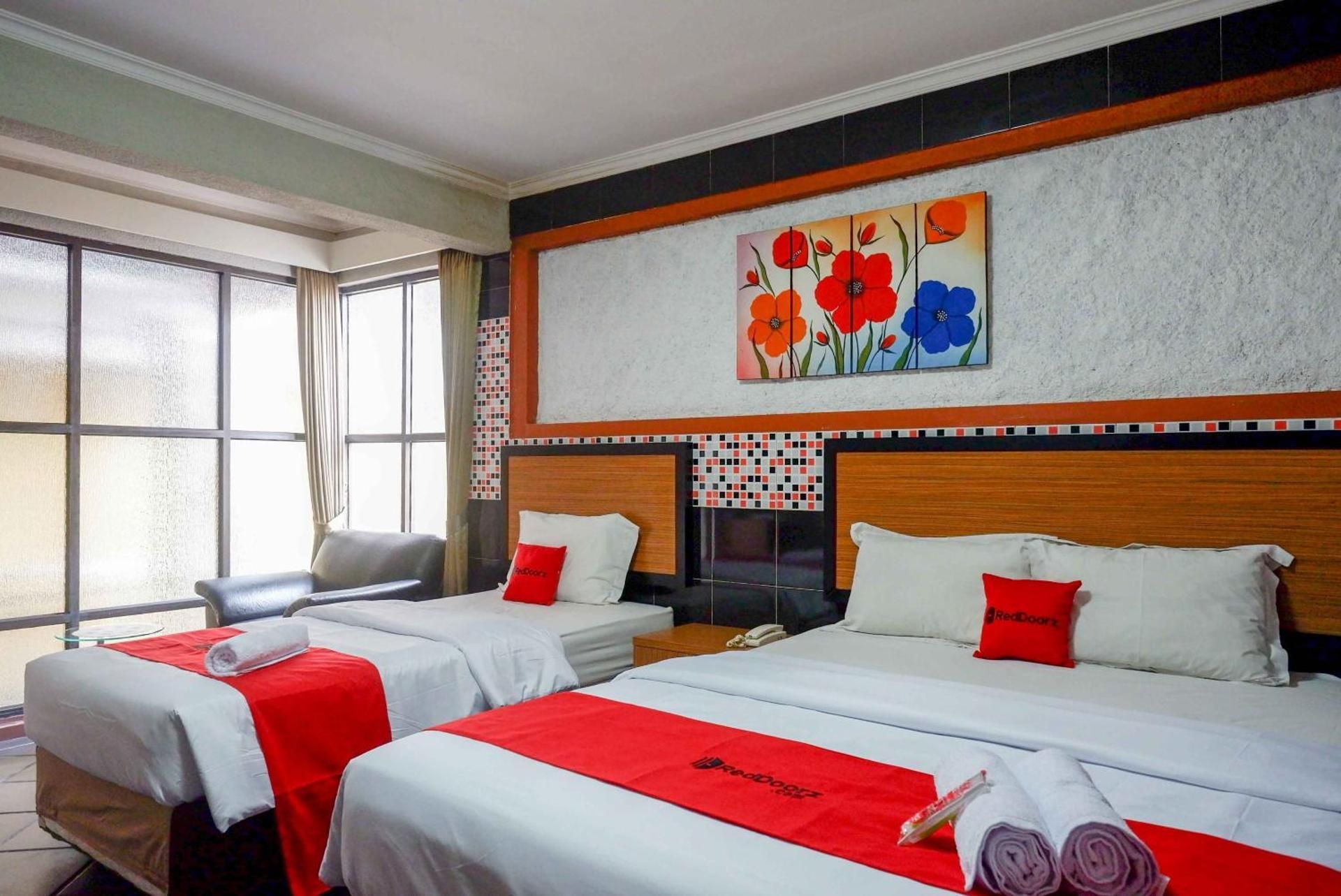 RedDoorz Family Room
